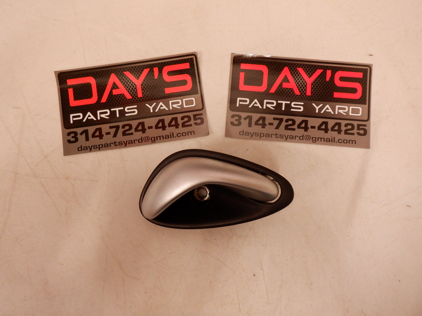 2004-2006 Pontiac GTO Passenger Door Handle RH 92055320 OEM - Day's Parts Yard