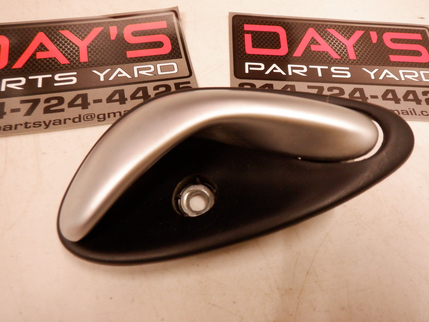 2004-2006 Pontiac GTO Passenger Door Handle RH 92055320 OEM - Day's Parts Yard
