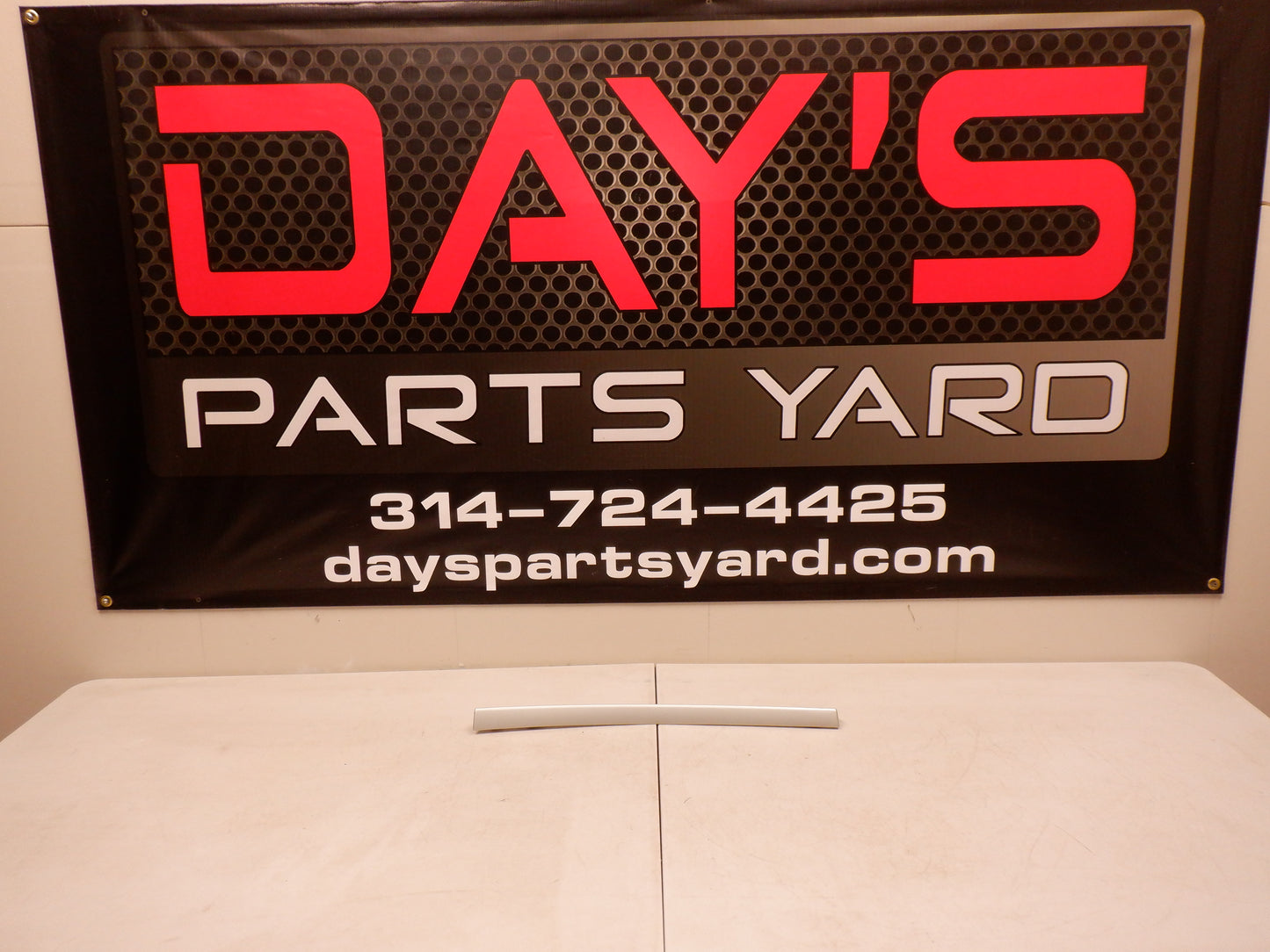 2008-2009 Pontiac G8 GT GXP RH Side Silver Dash Trim Accent 92169556 / 92204530 OEM - Day's Parts Yard