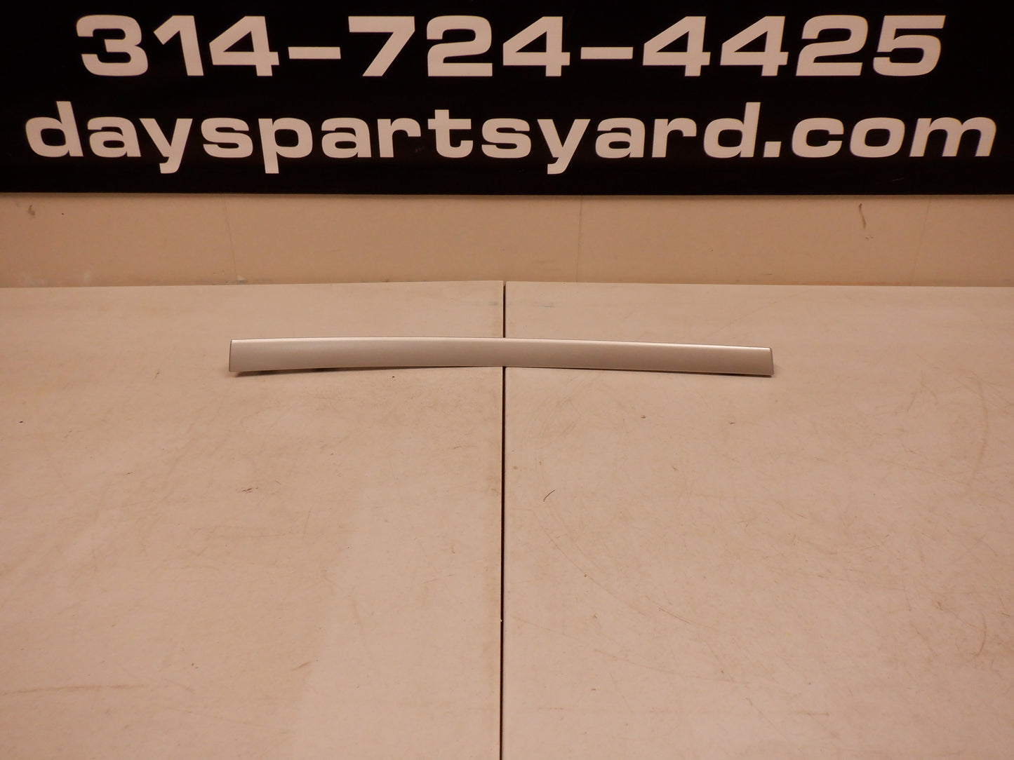2008-2009 Pontiac G8 GT GXP RH Side Silver Dash Trim Accent 92169556 / 92204530 OEM - Day's Parts Yard