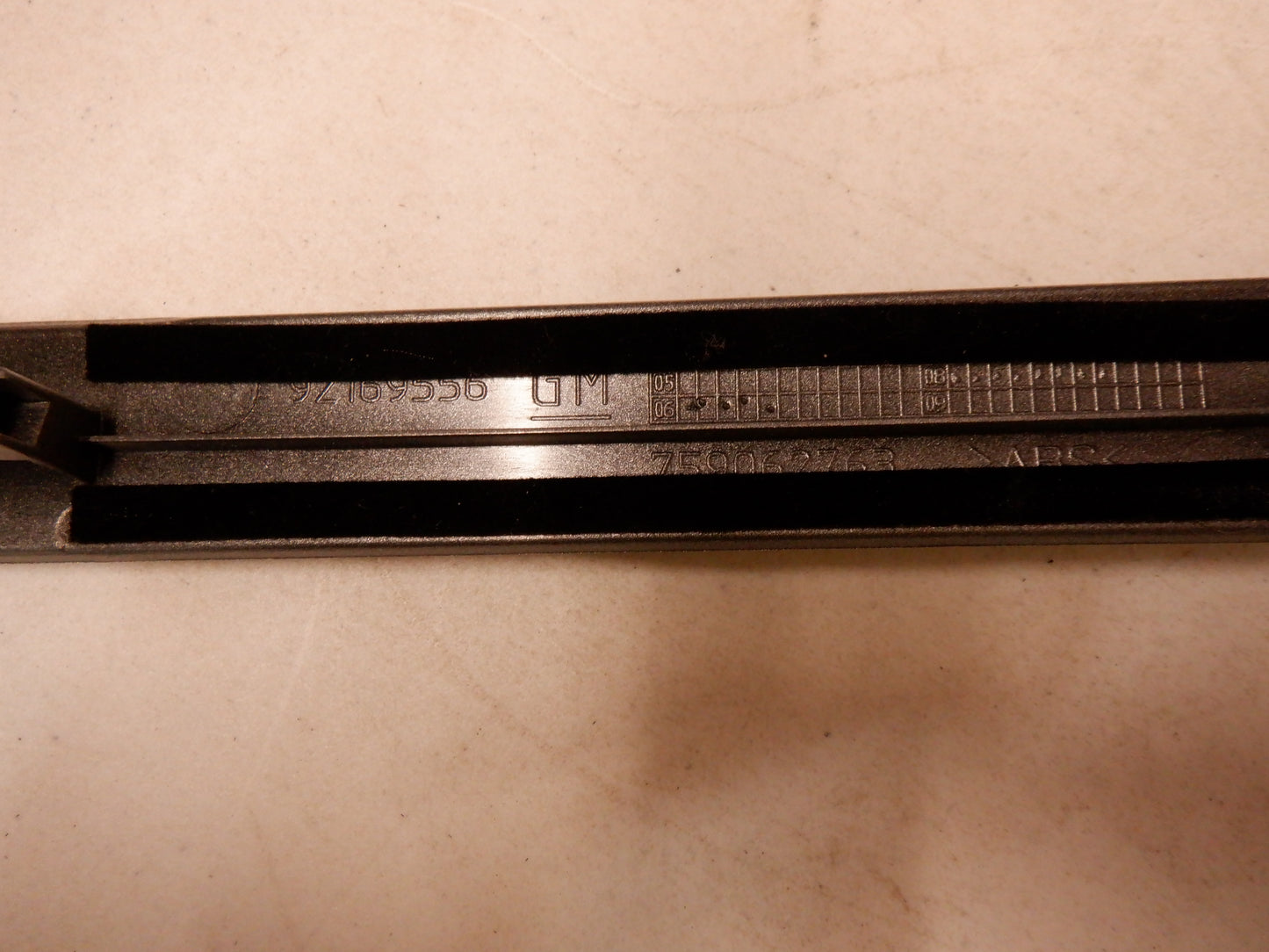 2008-2009 Pontiac G8 GT GXP RH Side Silver Dash Trim Accent 92169556 / 92204530 OEM - Day's Parts Yard