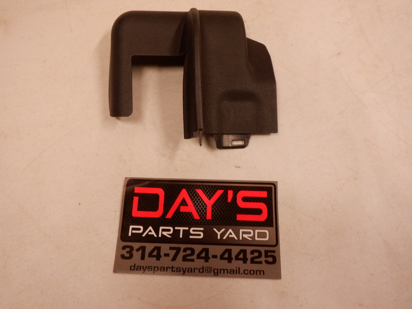 2004-2006 Pontiac GTO LH Seat Rail Track Bracket Plastic Covers 92211695 / 92156001 OEM - Day's Parts Yard
