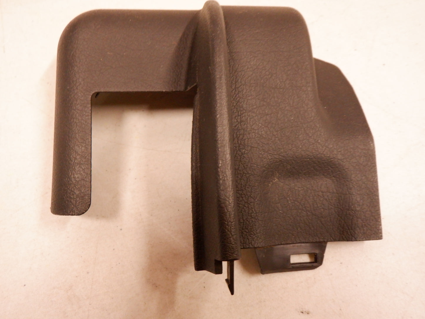 2004-2006 Pontiac GTO LH Seat Rail Track Bracket Plastic Covers 92211695 / 92156001 OEM - Day's Parts Yard