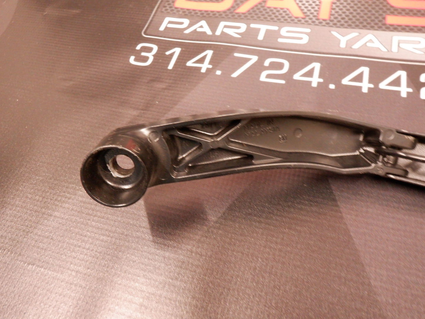 2017 Chevy Camaro Wiper Arm LH 2571 8784 OEM - Day's Parts Yard