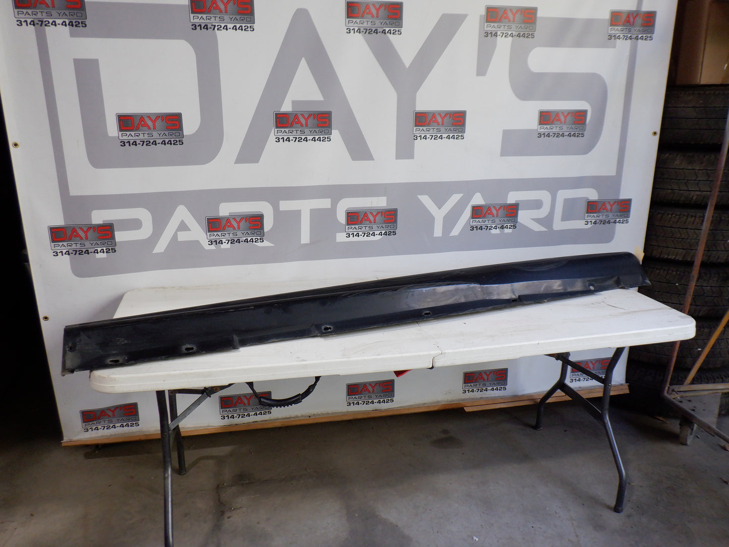 2006 Pontiac GTO LH Driver Rocker Molding 92059937 92078057 Black OEM - Day's Parts Yard