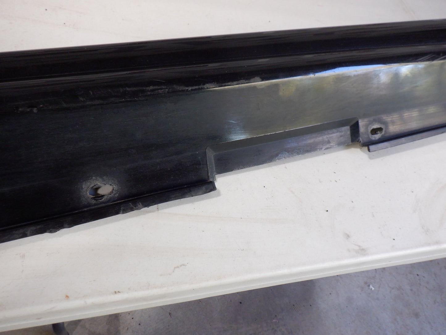 2006 Pontiac GTO LH Driver Rocker Molding 92059937 92078057 Black OEM - Day's Parts Yard
