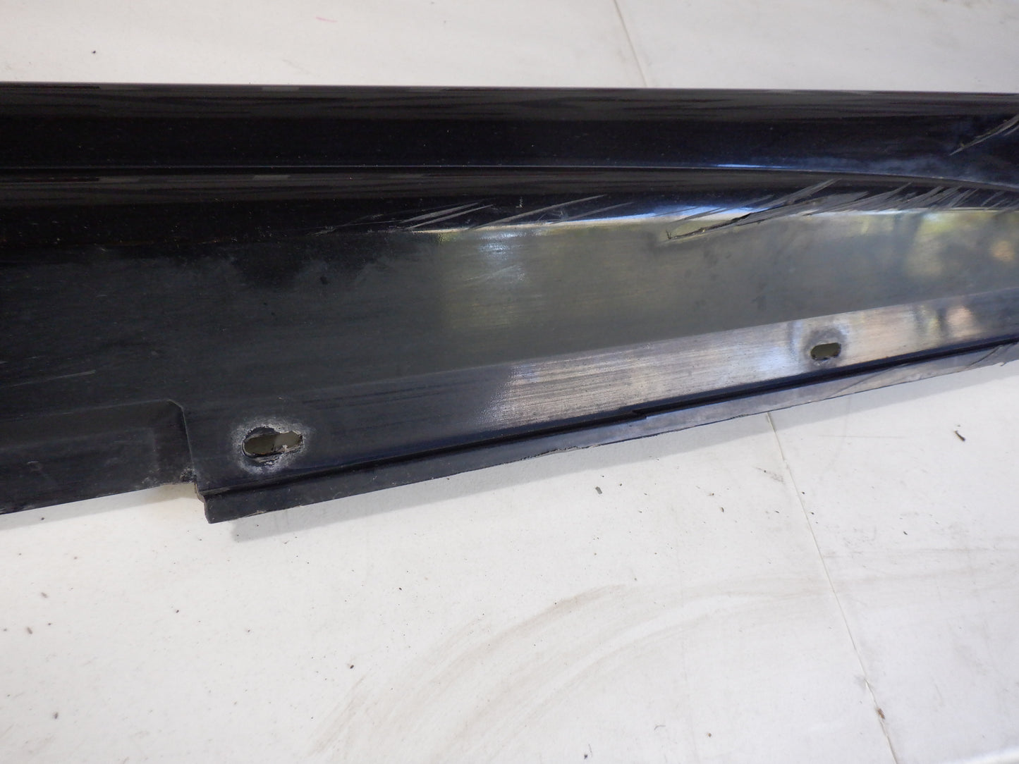 2006 Pontiac GTO LH Driver Rocker Molding 92059937 92078057 Black OEM - Day's Parts Yard