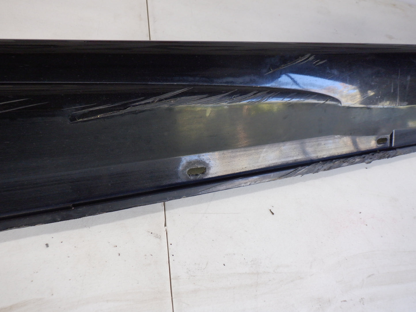 2006 Pontiac GTO LH Driver Rocker Molding 92059937 92078057 Black OEM - Day's Parts Yard