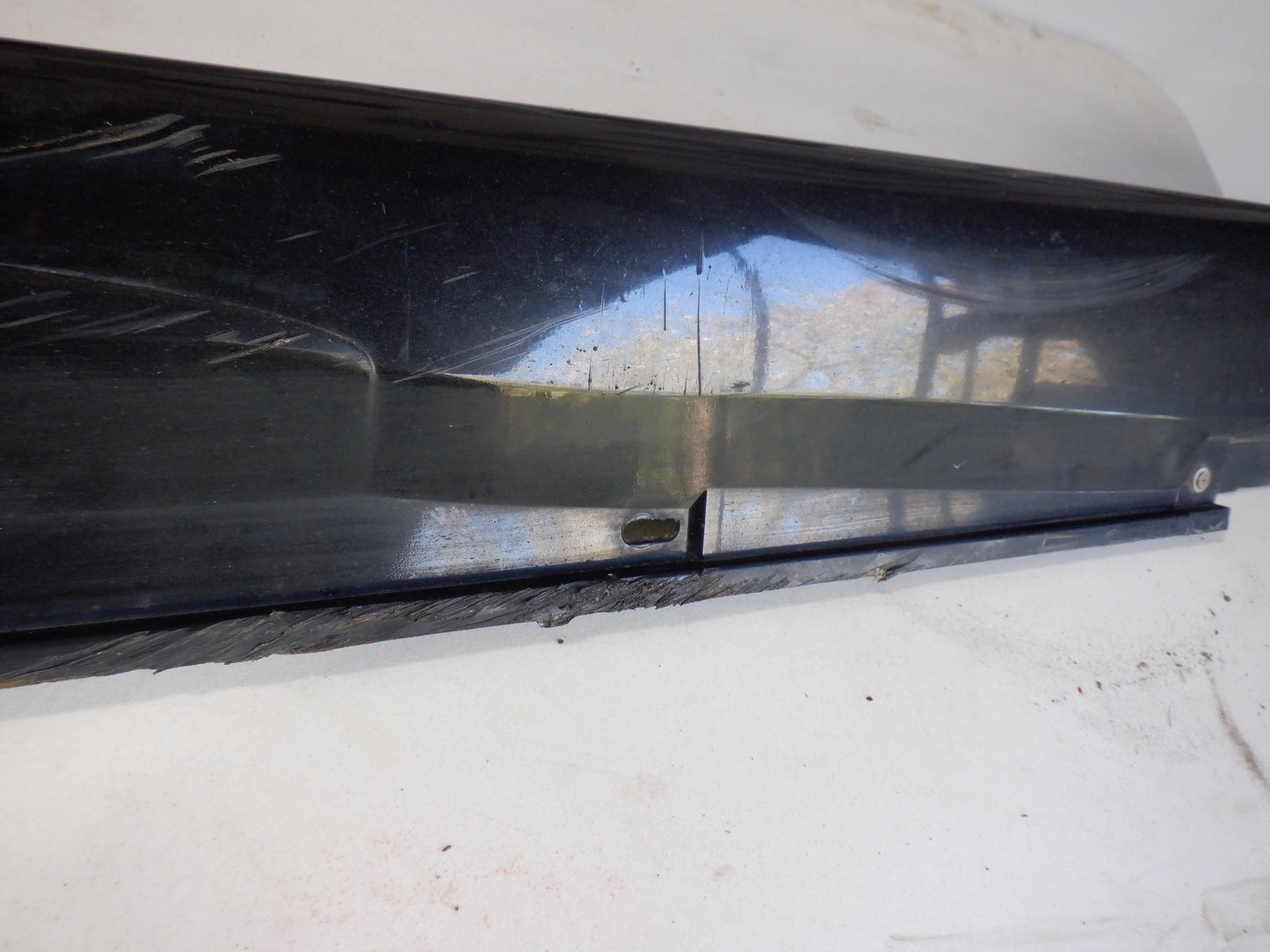 2006 Pontiac GTO LH Driver Rocker Molding 92059937 92078057 Black OEM - Day's Parts Yard