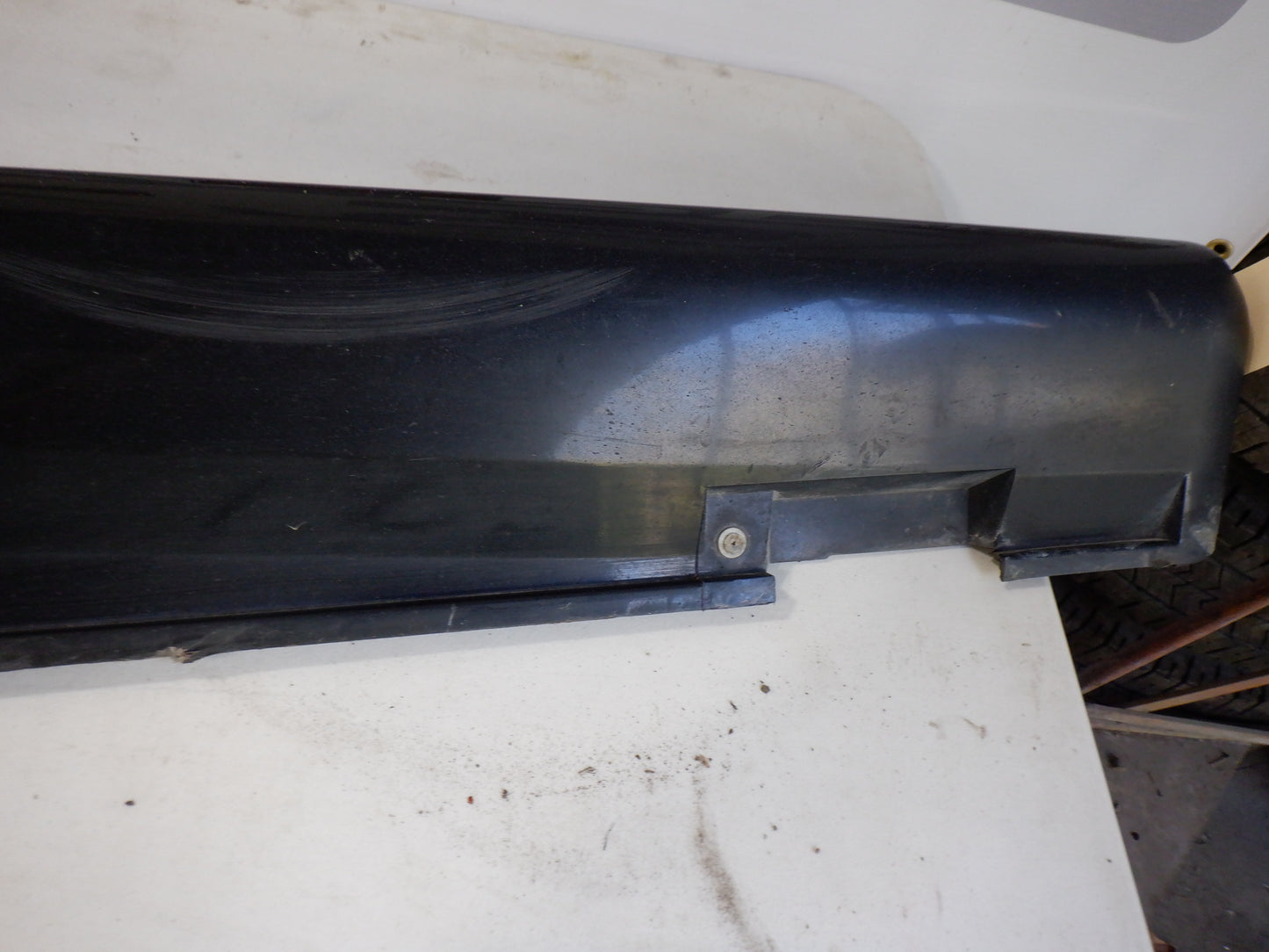 2006 Pontiac GTO LH Driver Rocker Molding 92059937 92078057 Black OEM - Day's Parts Yard