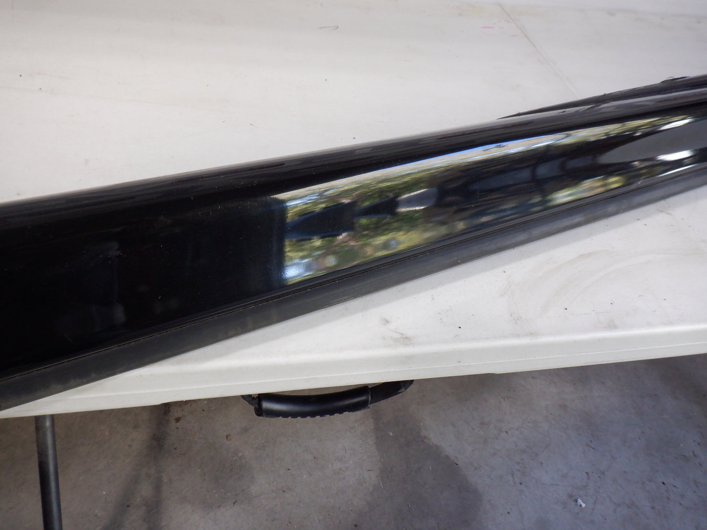2006 Pontiac GTO LH Driver Rocker Molding 92059937 92078057 Black OEM - Day's Parts Yard