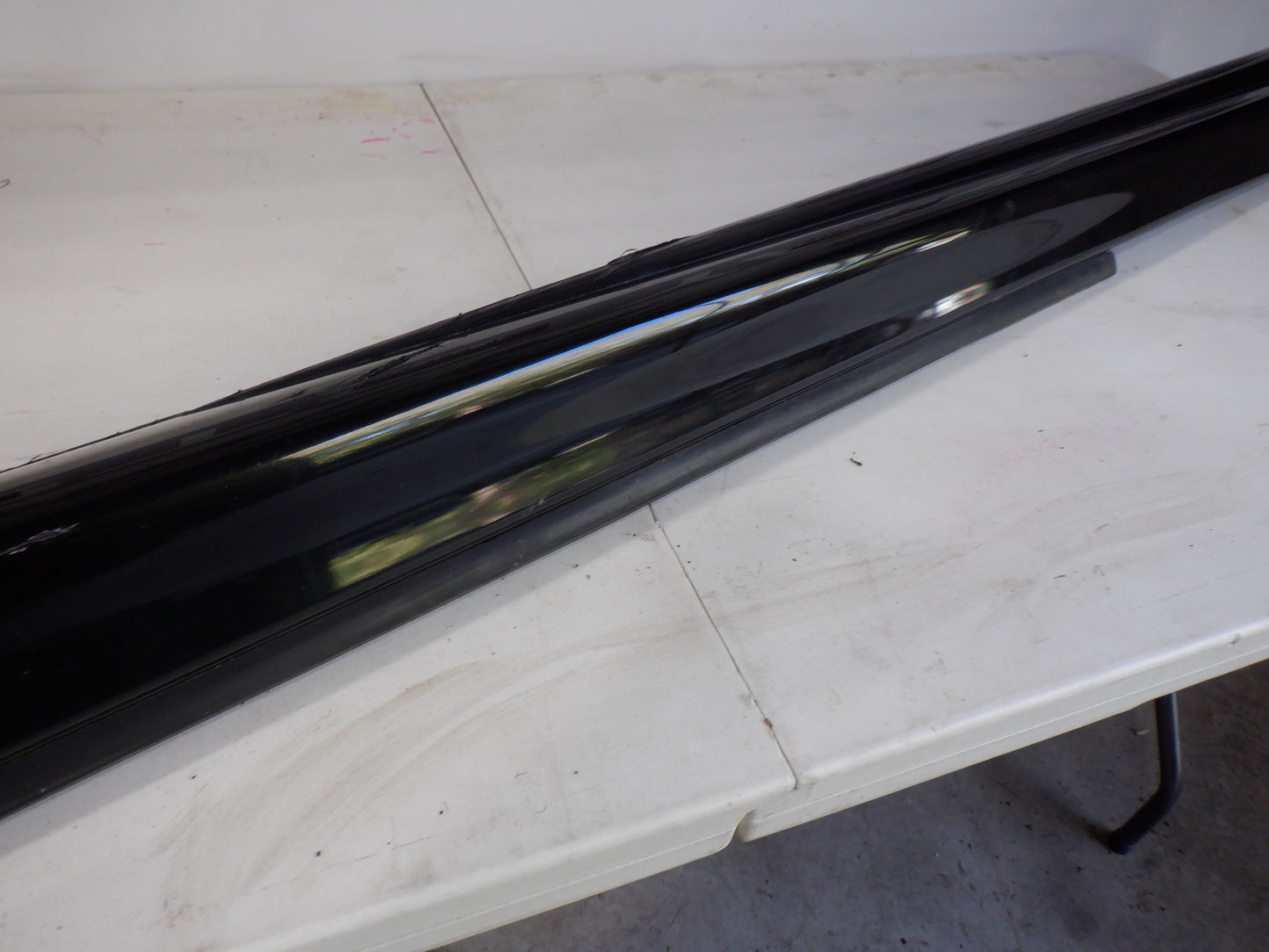 2006 Pontiac GTO LH Driver Rocker Molding 92059937 92078057 Black OEM - Day's Parts Yard