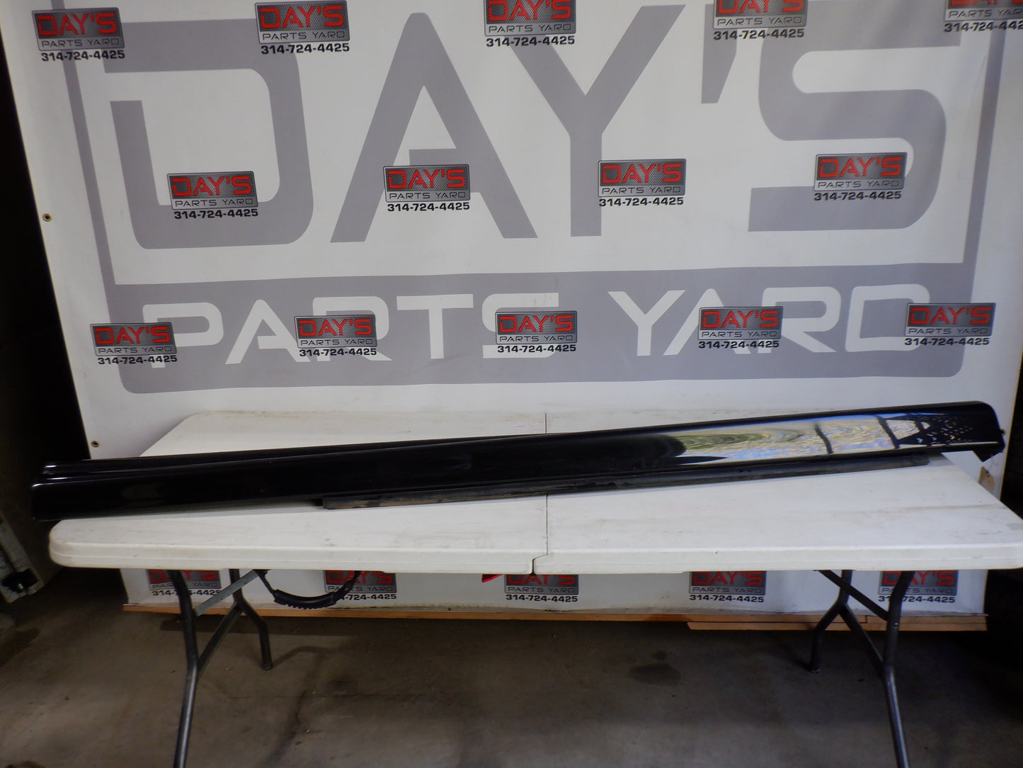 2006 Pontiac GTO LH Driver Rocker Molding 92059937 92078057 Black OEM - Day's Parts Yard