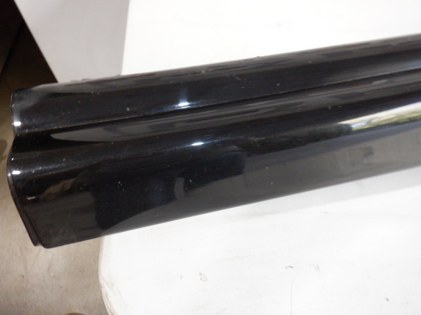 2006 Pontiac GTO LH Driver Rocker Molding 92059937 92078057 Black OEM - Day's Parts Yard