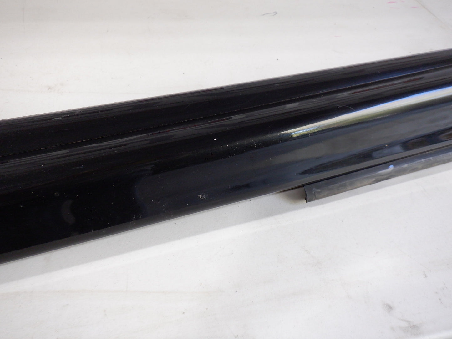 2006 Pontiac GTO LH Driver Rocker Molding 92059937 92078057 Black OEM - Day's Parts Yard