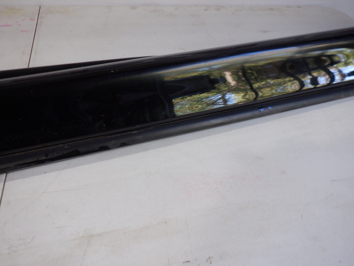 2006 Pontiac GTO LH Driver Rocker Molding 92059937 92078057 Black OEM - Day's Parts Yard