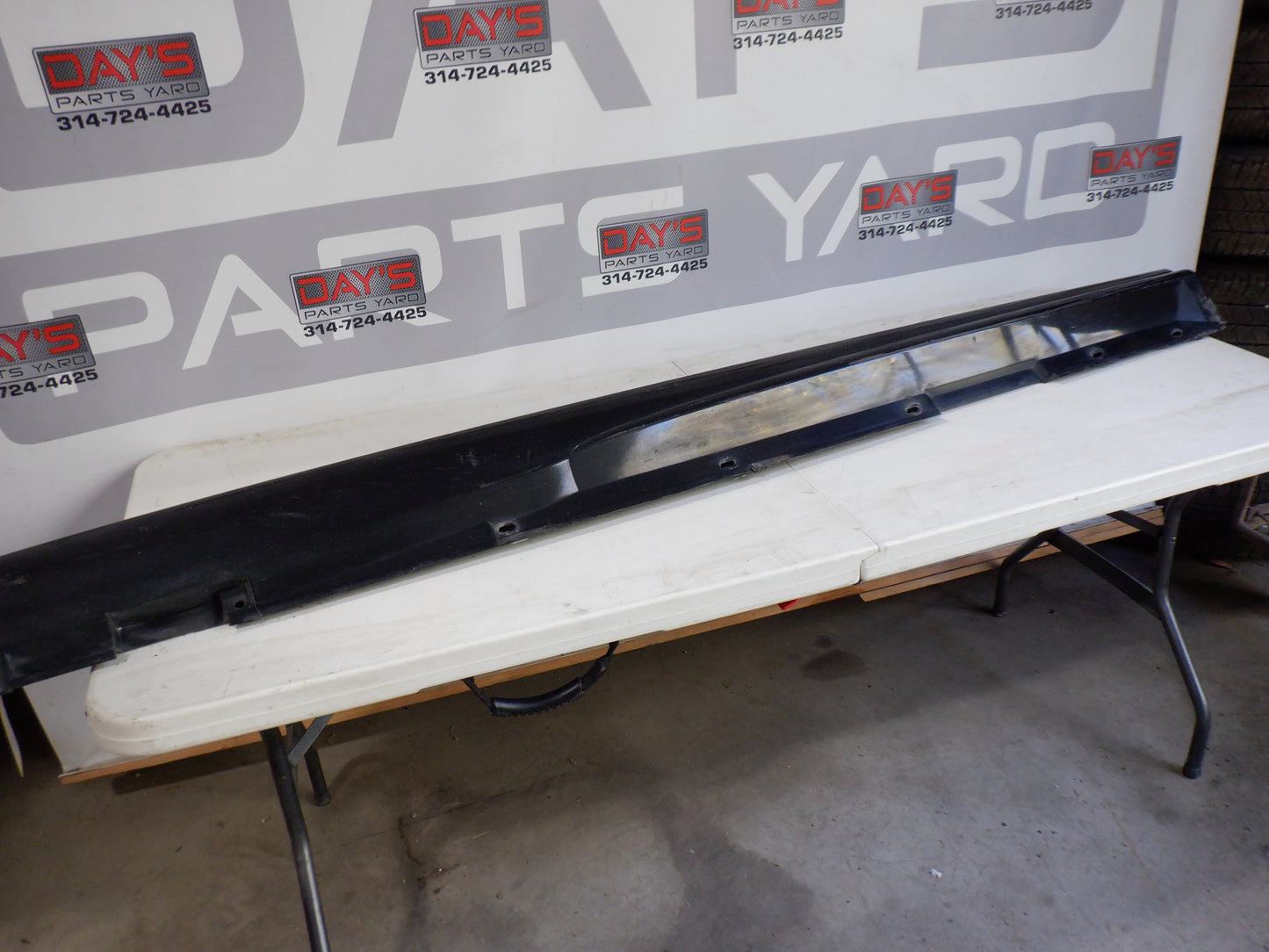 2006 Pontiac GTO LH Driver Rocker Molding 92059937 92078057 Black OEM - Day's Parts Yard