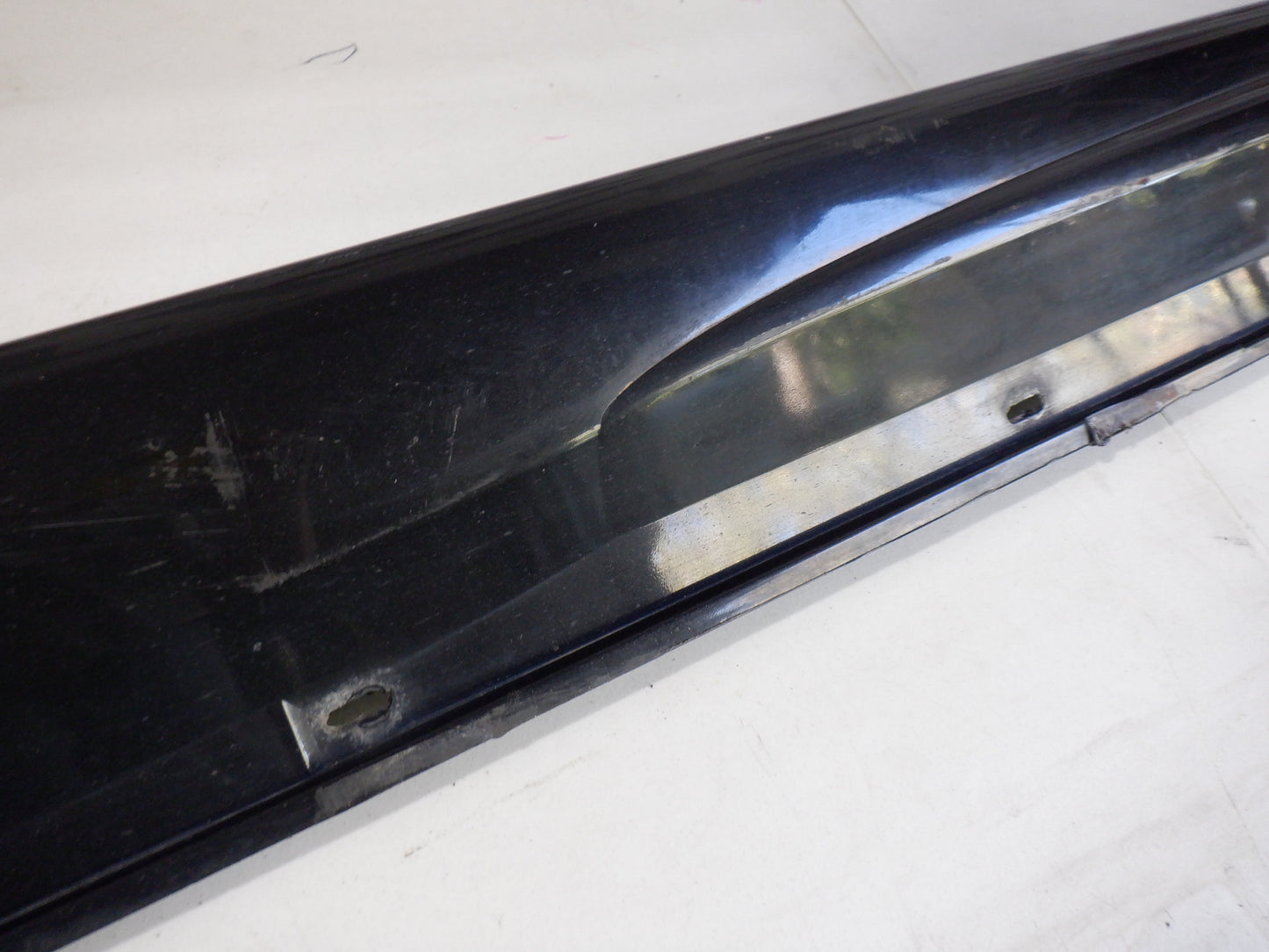 2006 Pontiac GTO LH Driver Rocker Molding 92059937 92078057 Black OEM - Day's Parts Yard
