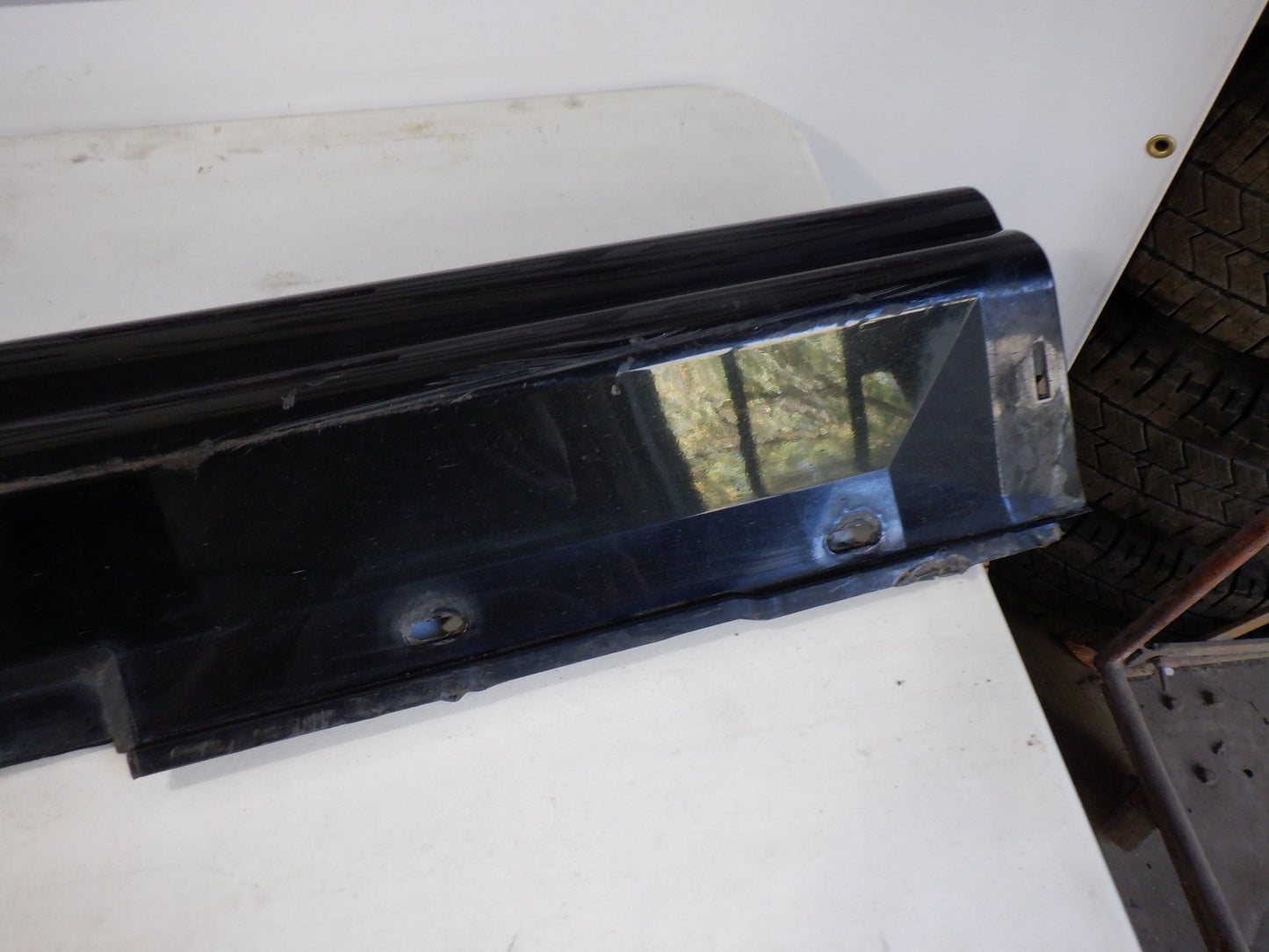 2006 Pontiac GTO LH Driver Rocker Molding 92059937 92078057 Black OEM - Day's Parts Yard