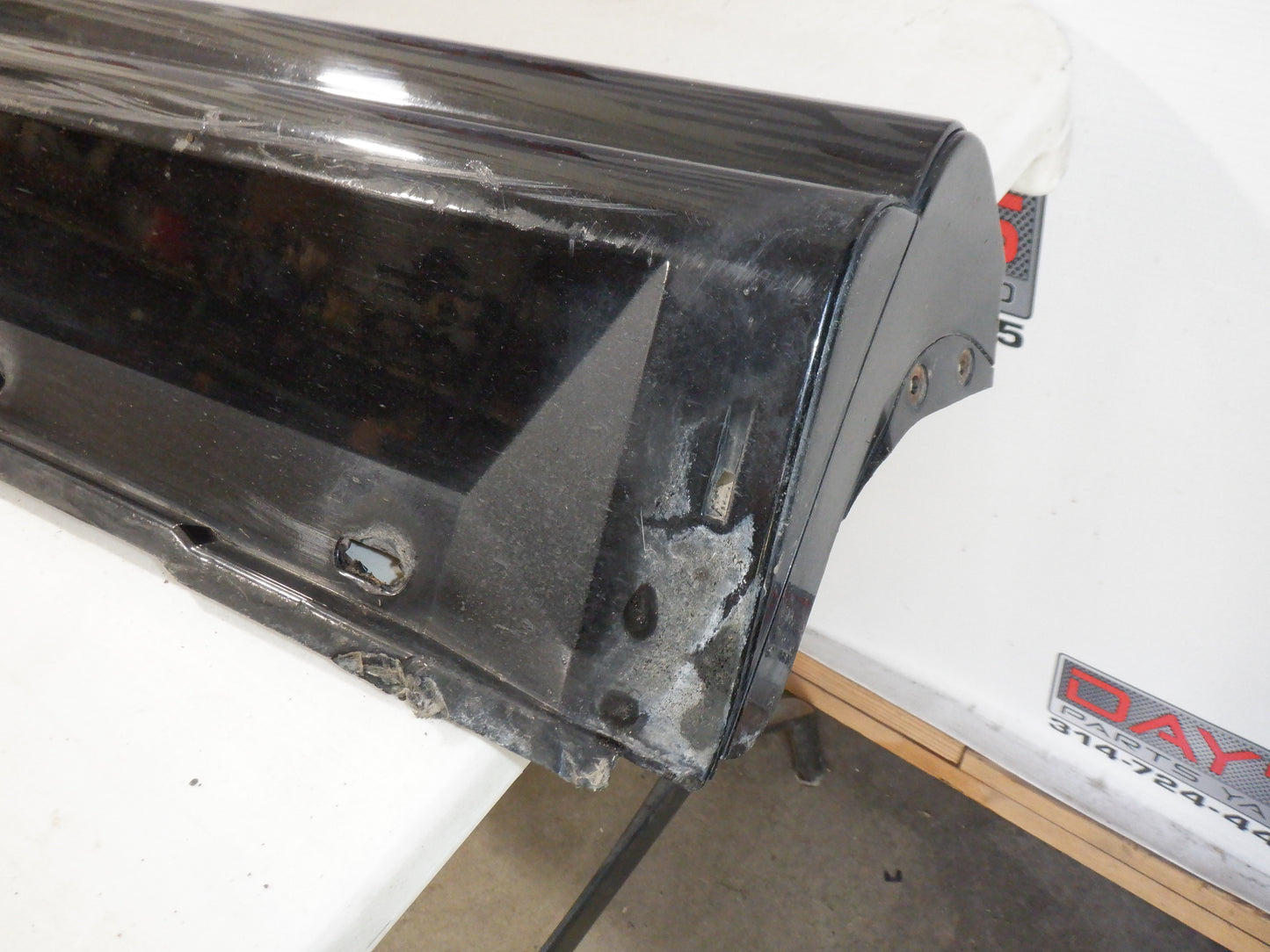2006 Pontiac GTO LH Driver Rocker Molding 92059937 92078057 Black OEM - Day's Parts Yard