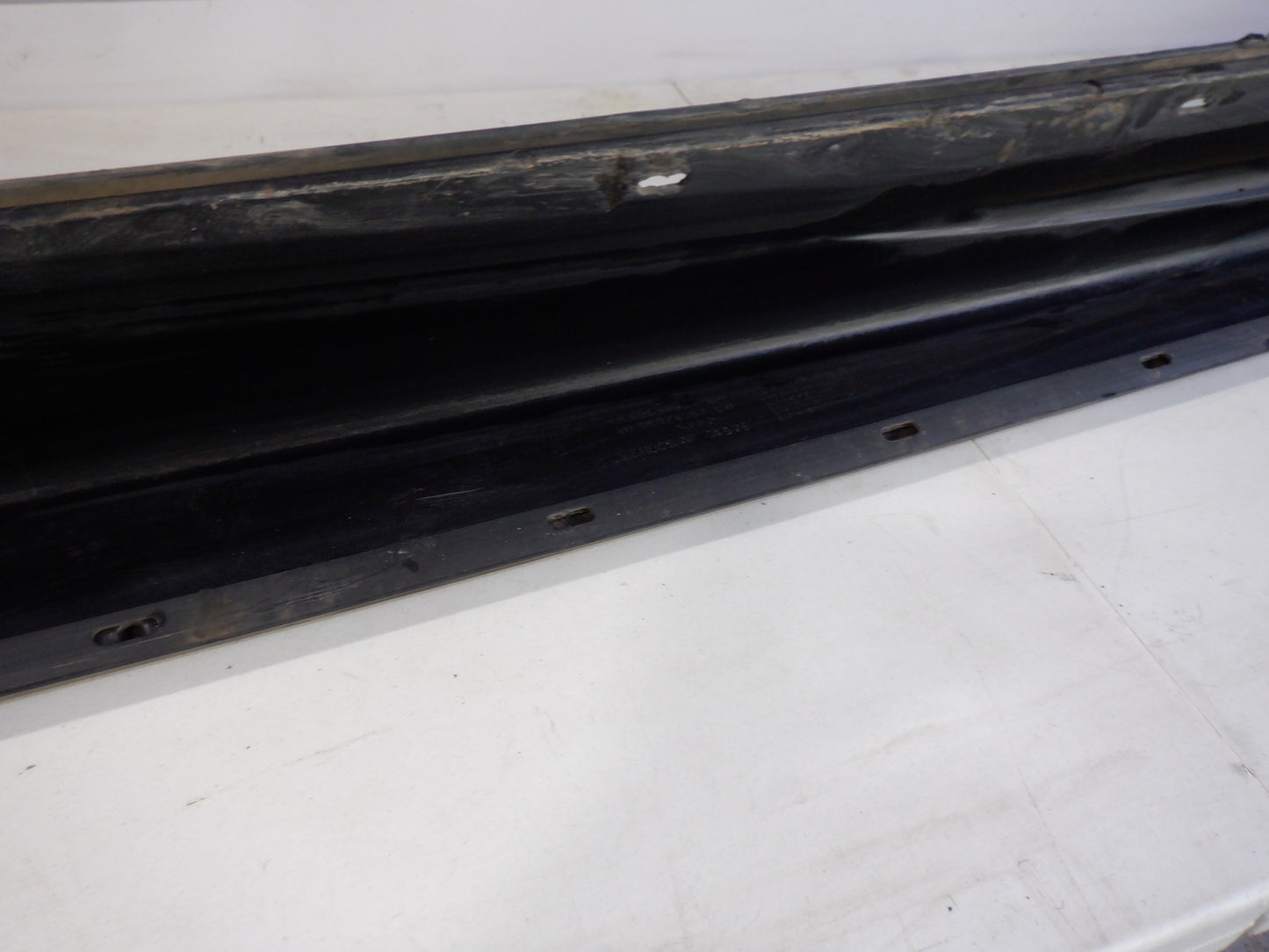 2006 Pontiac GTO LH Driver Rocker Molding 92059937 92078057 Black OEM - Day's Parts Yard