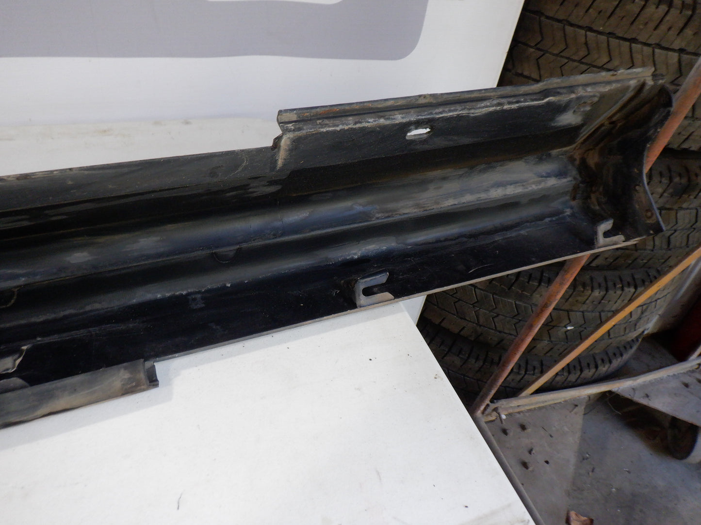 2006 Pontiac GTO LH Driver Rocker Molding 92059937 92078057 Black OEM - Day's Parts Yard