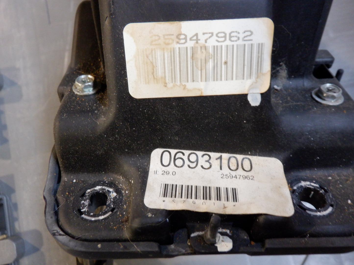 2009 Cadillac CTS-V Sedan Shifter 25947962 / 25947961 OEM - Day's Parts Yard