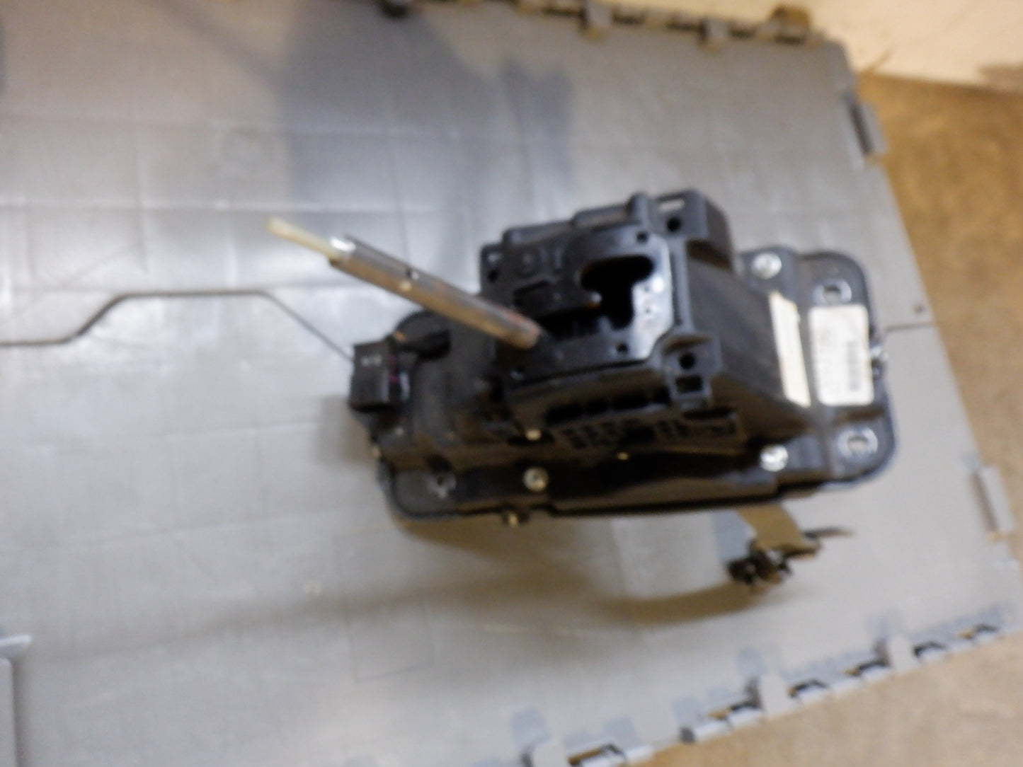 2009 Cadillac CTS-V Sedan Shifter 25947962 / 25947961 OEM - Day's Parts Yard