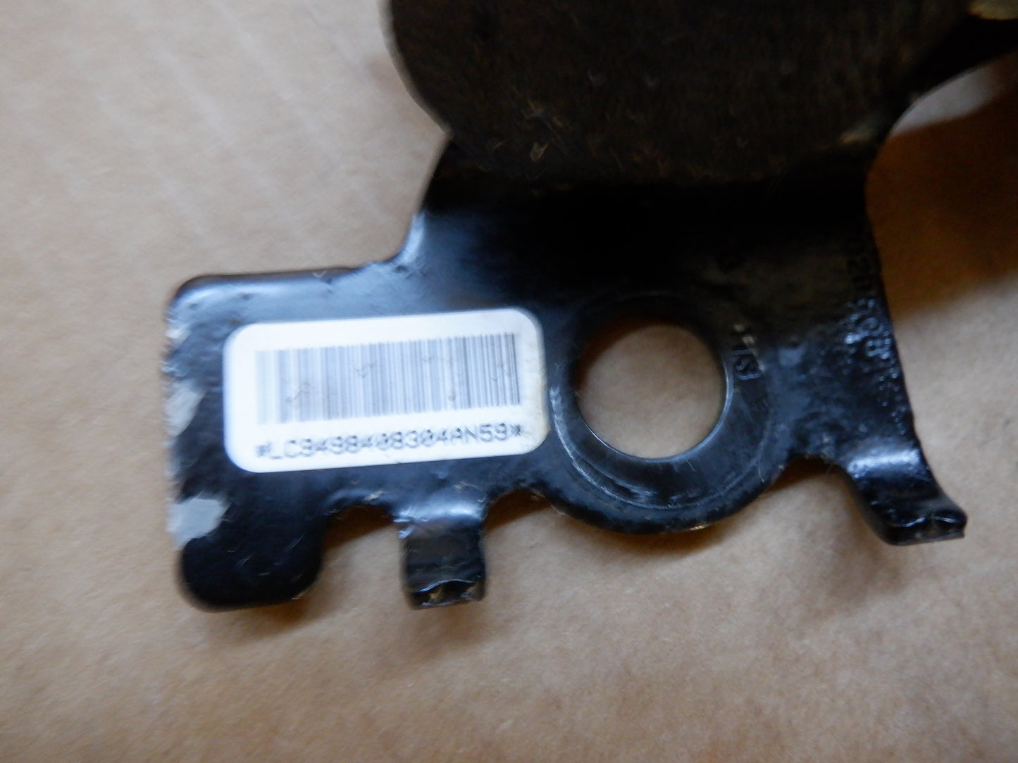 2009 Cadillac CTS-V Sedan Seat Belt Buckle Rear Center 2020508 OEM - Day's Parts Yard
