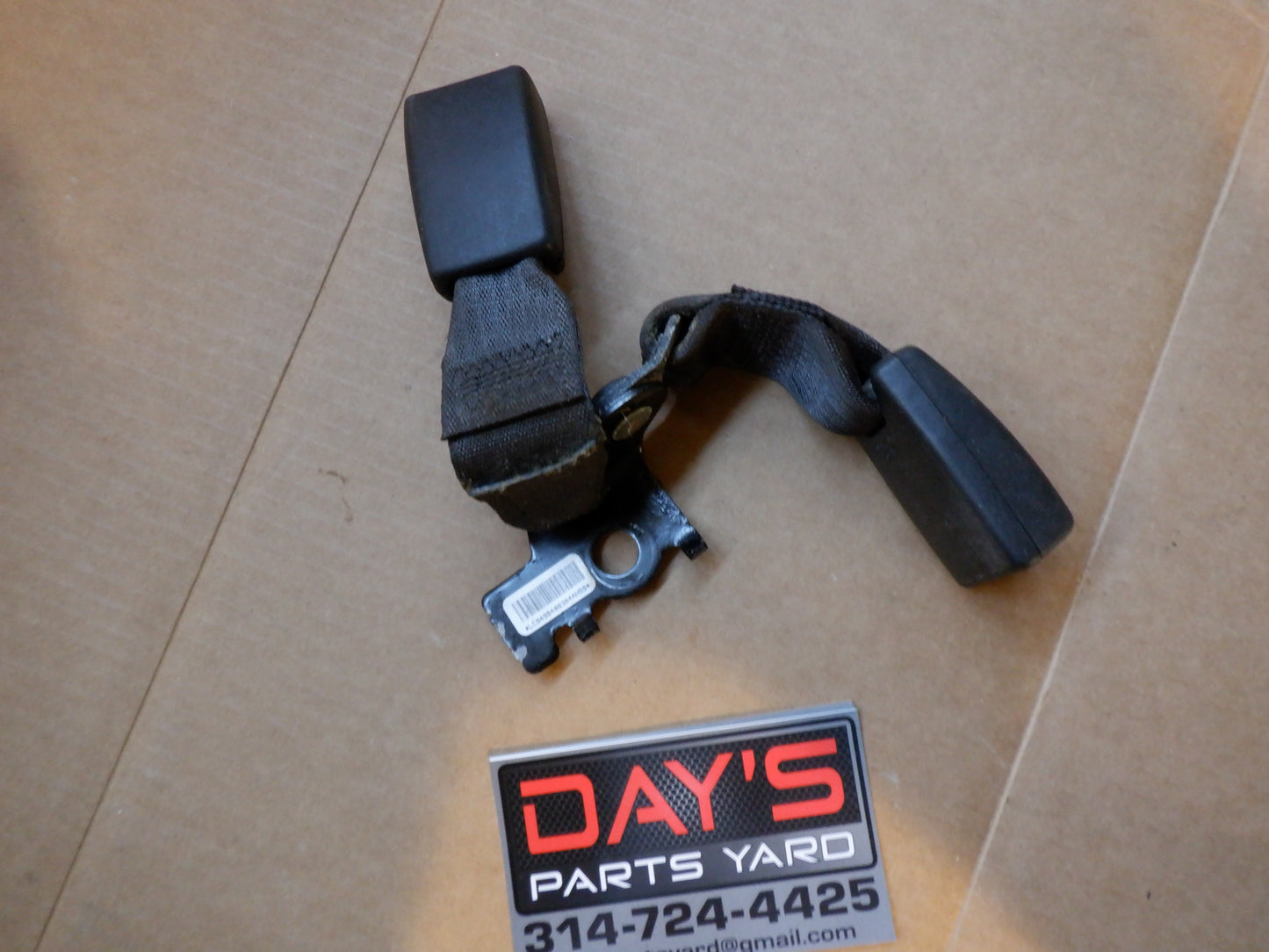 2009 Cadillac CTS-V Sedan Seat Belt Buckle Rear Center 2020508 OEM - Day's Parts Yard