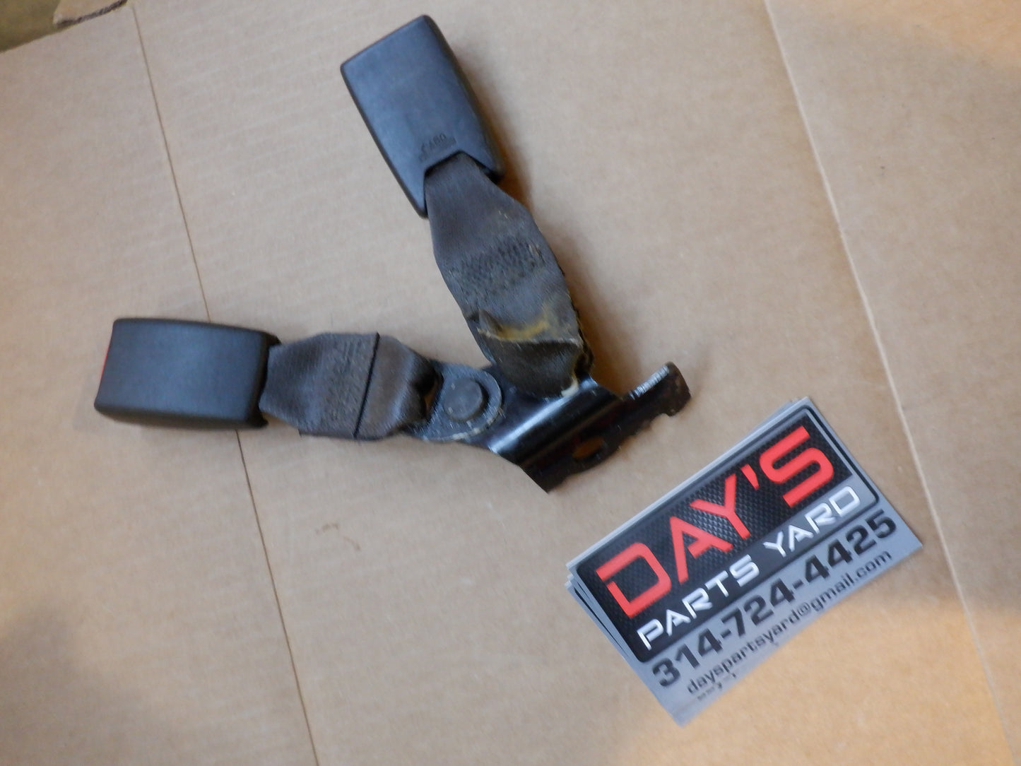 2009 Cadillac CTS-V Sedan Seat Belt Buckle Rear Center 2020508 OEM - Day's Parts Yard