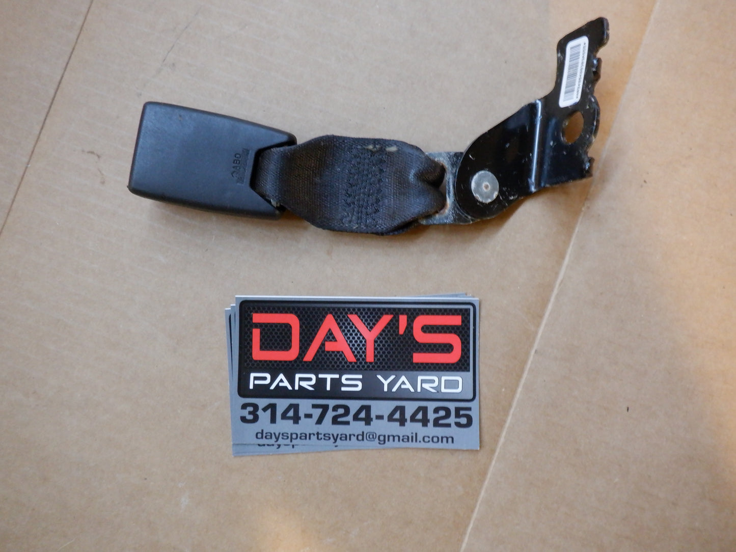 2009 Cadillac CTS-V Sedan Seat Belt Buckle Rear RH 2020507 OEM - Day's Parts Yard
