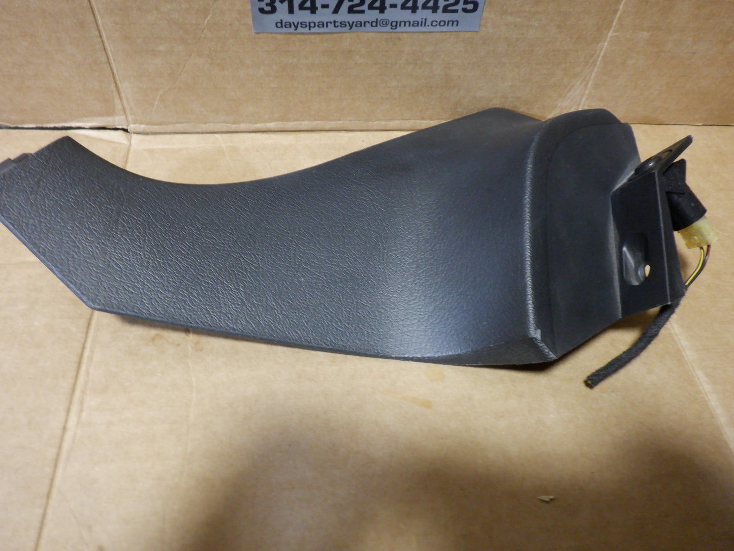 2004-06 Pontiac GTO LH Console Trim Panels 92155337 OEM.. - Day's Parts Yard