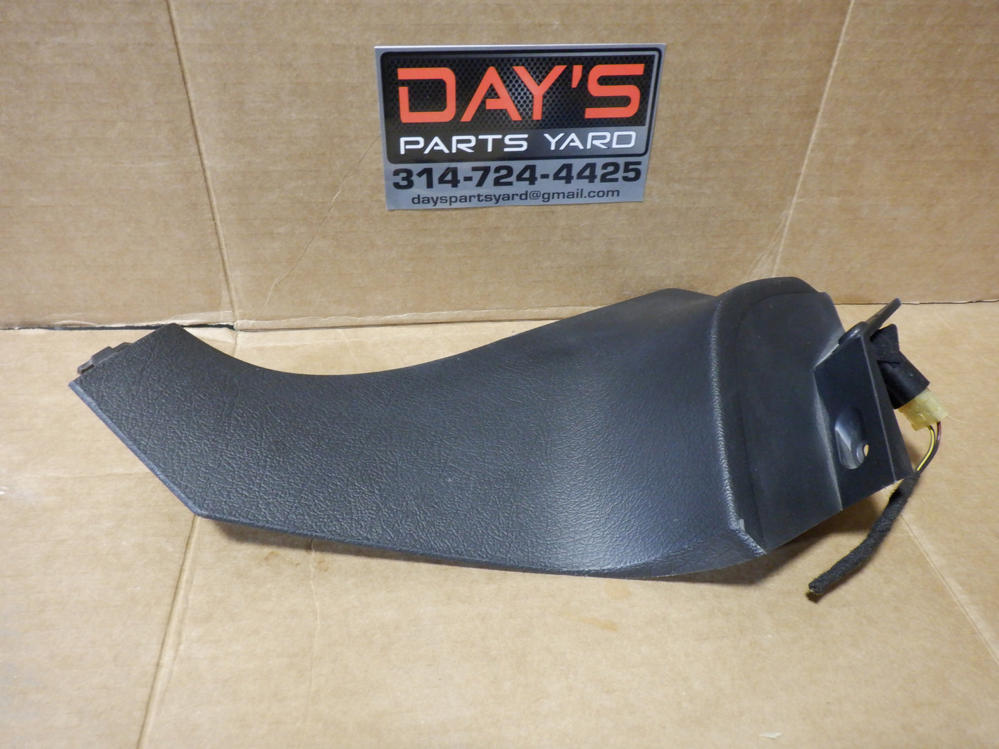 2004-06 Pontiac GTO LH Console Trim Panels 92155337 OEM.. - Day's Parts Yard