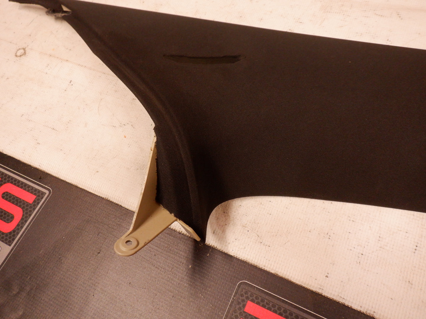 2006 Pontiac GTO LH Drivers Rear Pillar Trim Seat Belt Cover 92089331 OEM - Day's Parts Yard