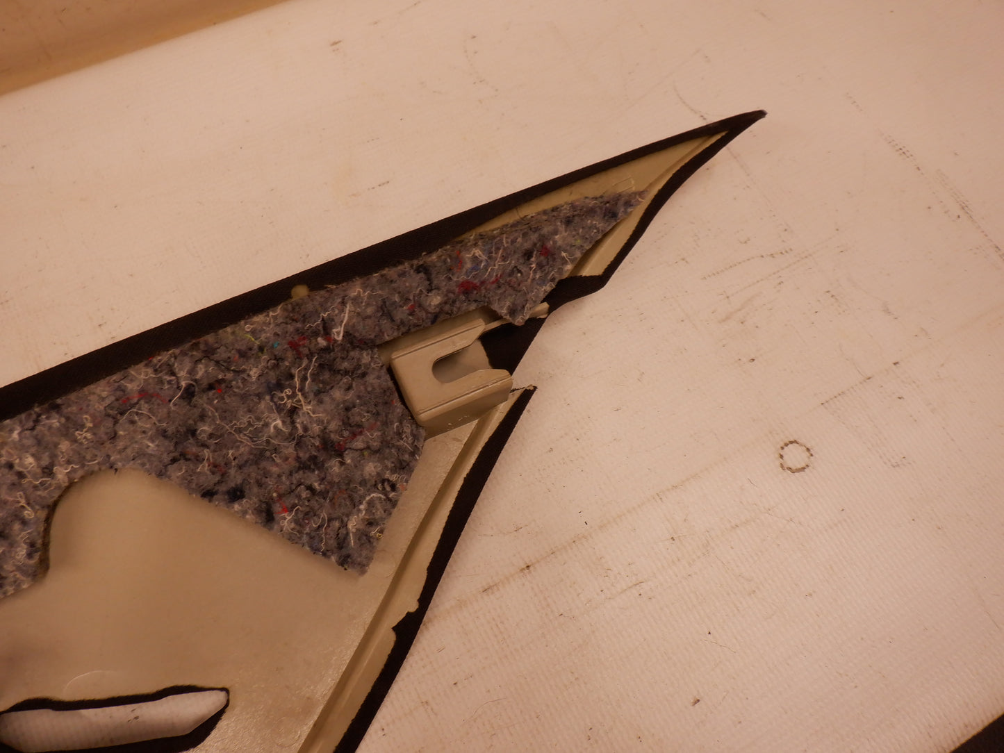 2006 Pontiac GTO LH Drivers Rear Pillar Trim Seat Belt Cover 92089331 OEM - Day's Parts Yard