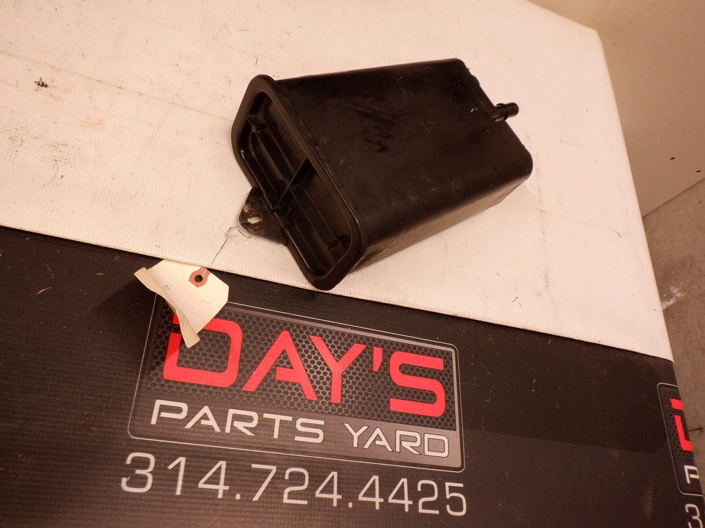2006 Pontiac GTO Evaporator Canister 17098136 OEM - Day's Parts Yard
