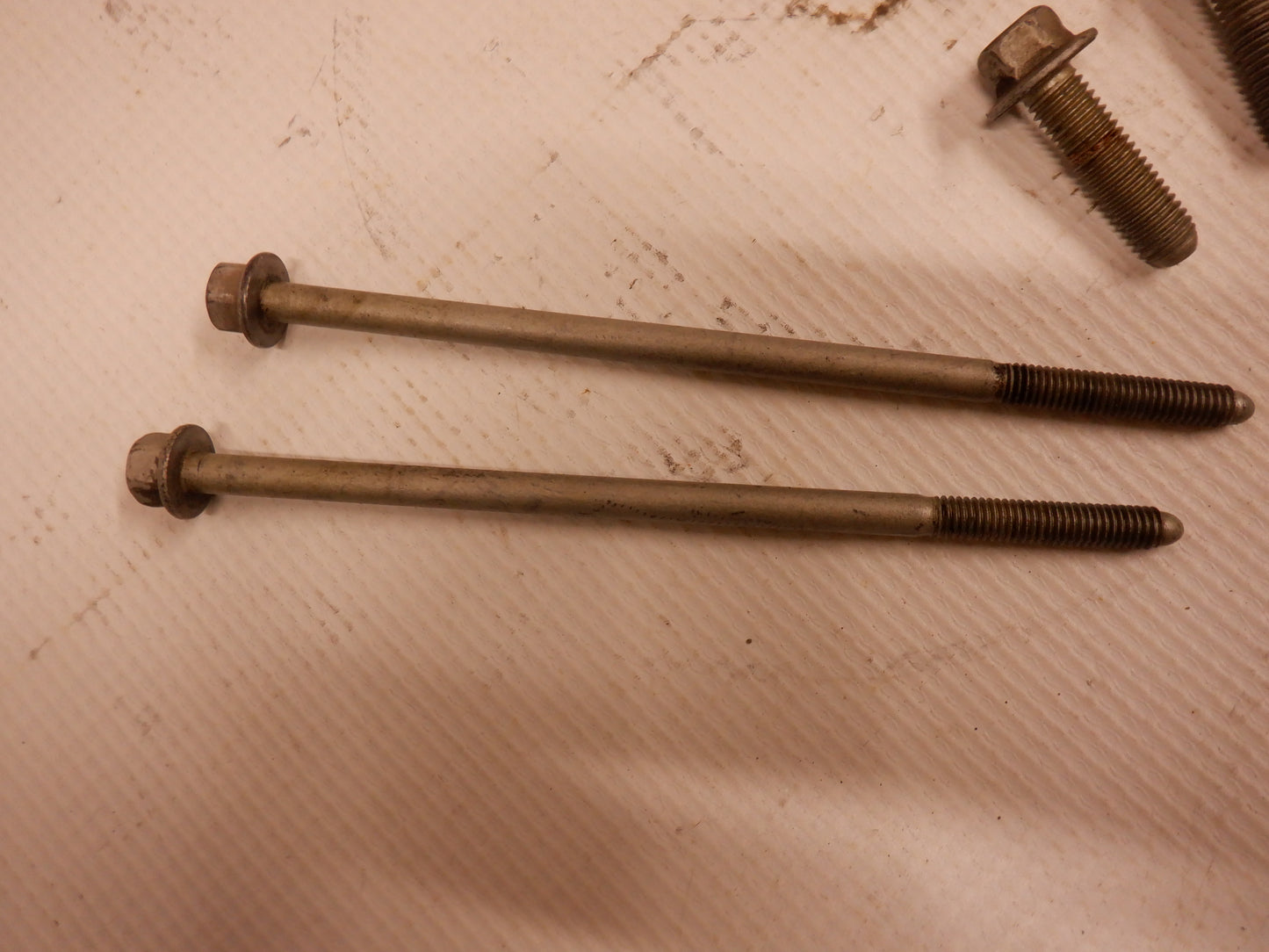 2010 Chevy Camaro SS Engine Oil Pan Bolts OEM LS1 LS2 LS3 LS6 5.7 6.0 6.2 - Day's Parts Yard