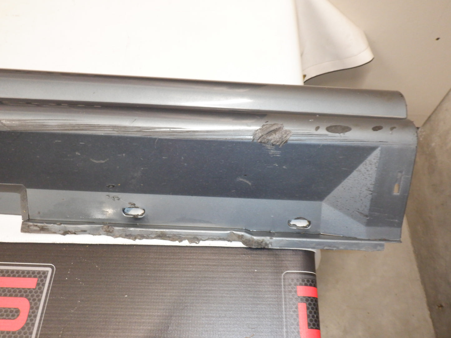 2006 Pontiac GTO LH Rocker Panel Molding Trim 92059937 92078057 OEM - Day's Parts Yard
