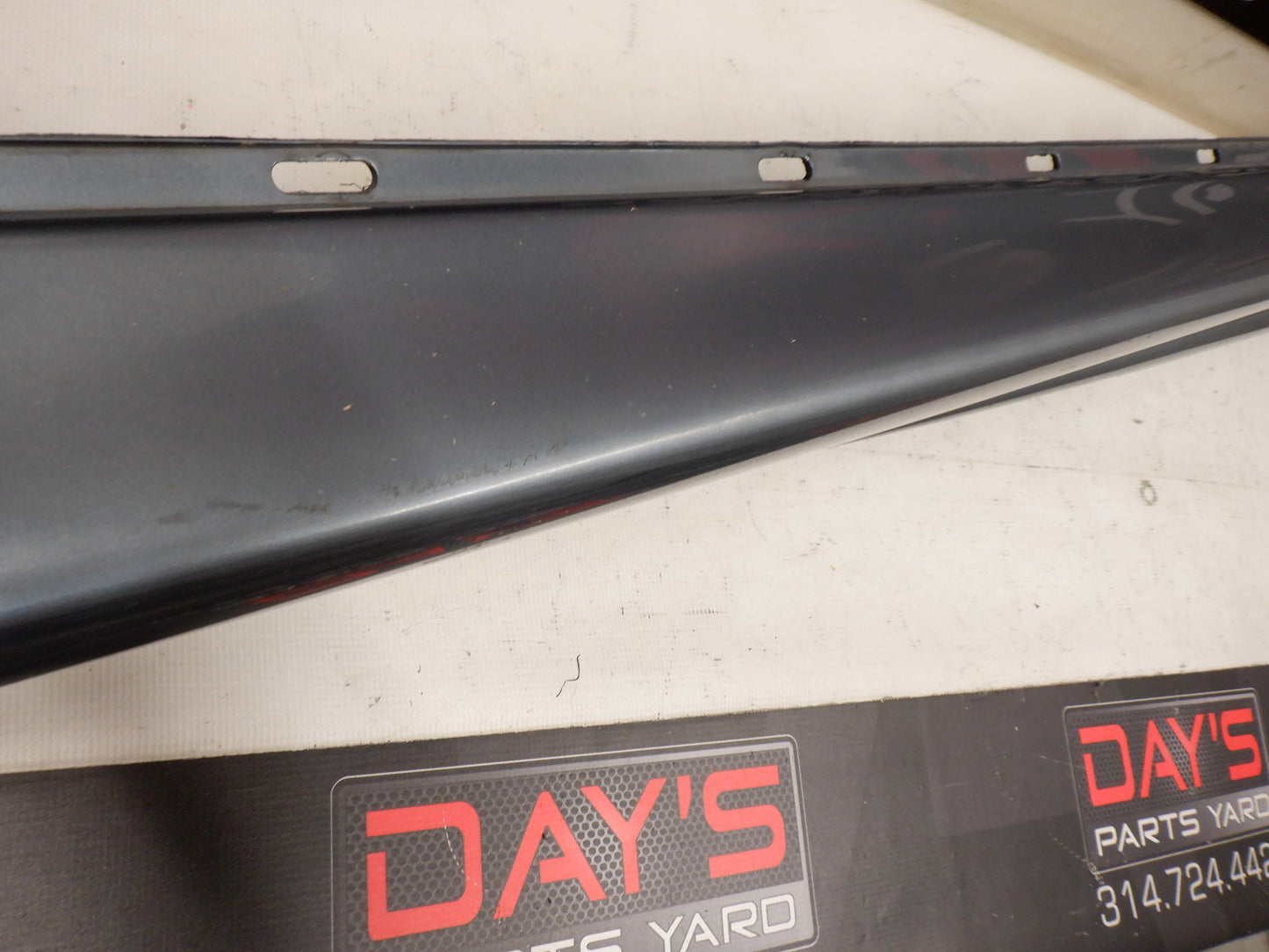 2006 Pontiac GTO LH Rocker Panel Molding Trim 92059937 92078057 OEM - Day's Parts Yard