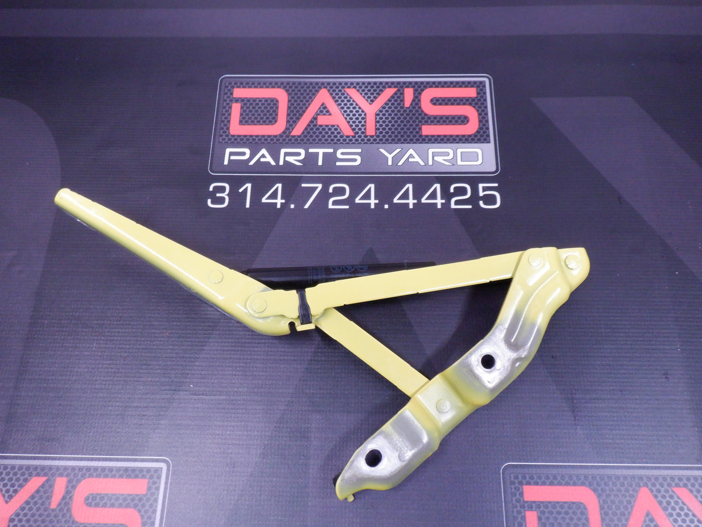 2014 Chevy Camaro Convertible Trunk Hinge RH OEM - Day's Parts Yard