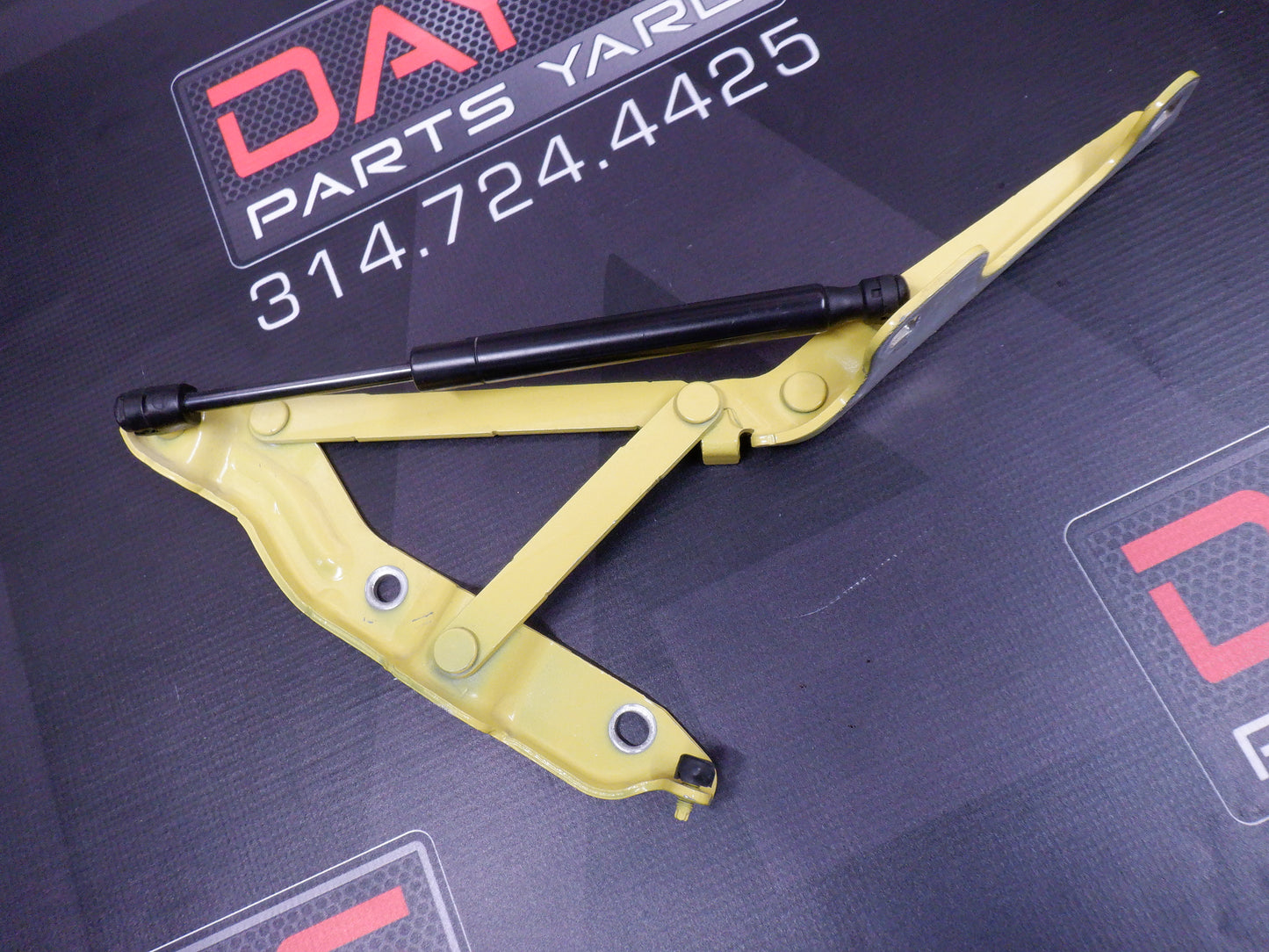 2014 Chevy Camaro Convertible Trunk Hinge RH OEM - Day's Parts Yard