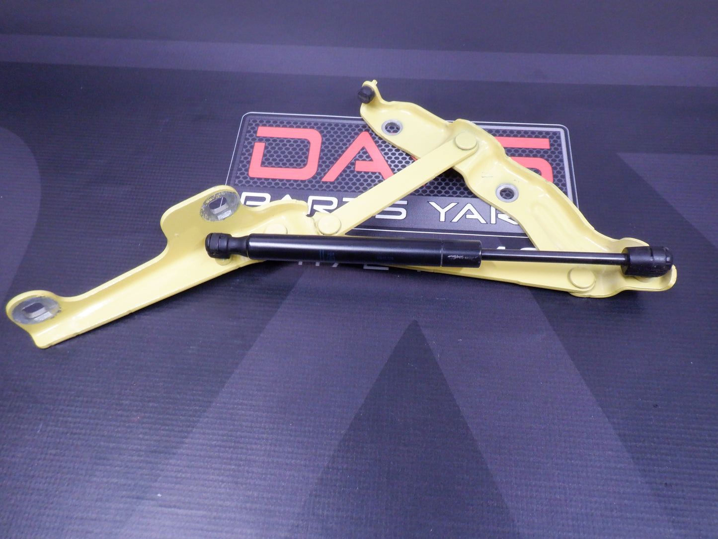 2014 Chevy Camaro Convertible Trunk Hinge RH OEM - Day's Parts Yard