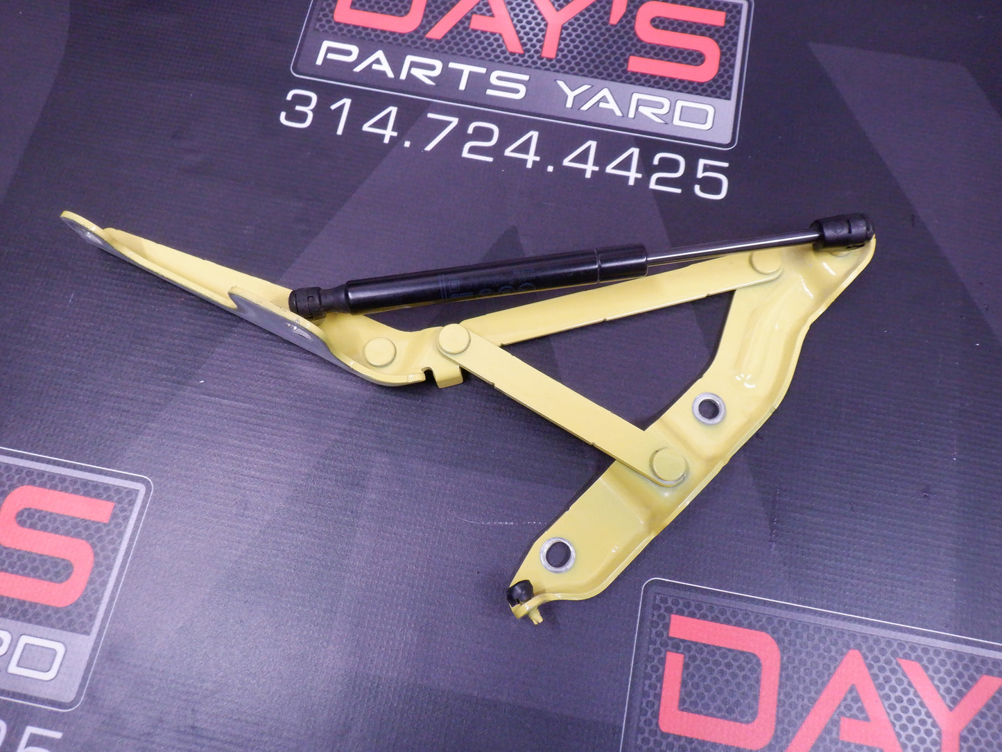 2014 Chevy Camaro Convertible Trunk Hinge LH OEM... - Day's Parts Yard