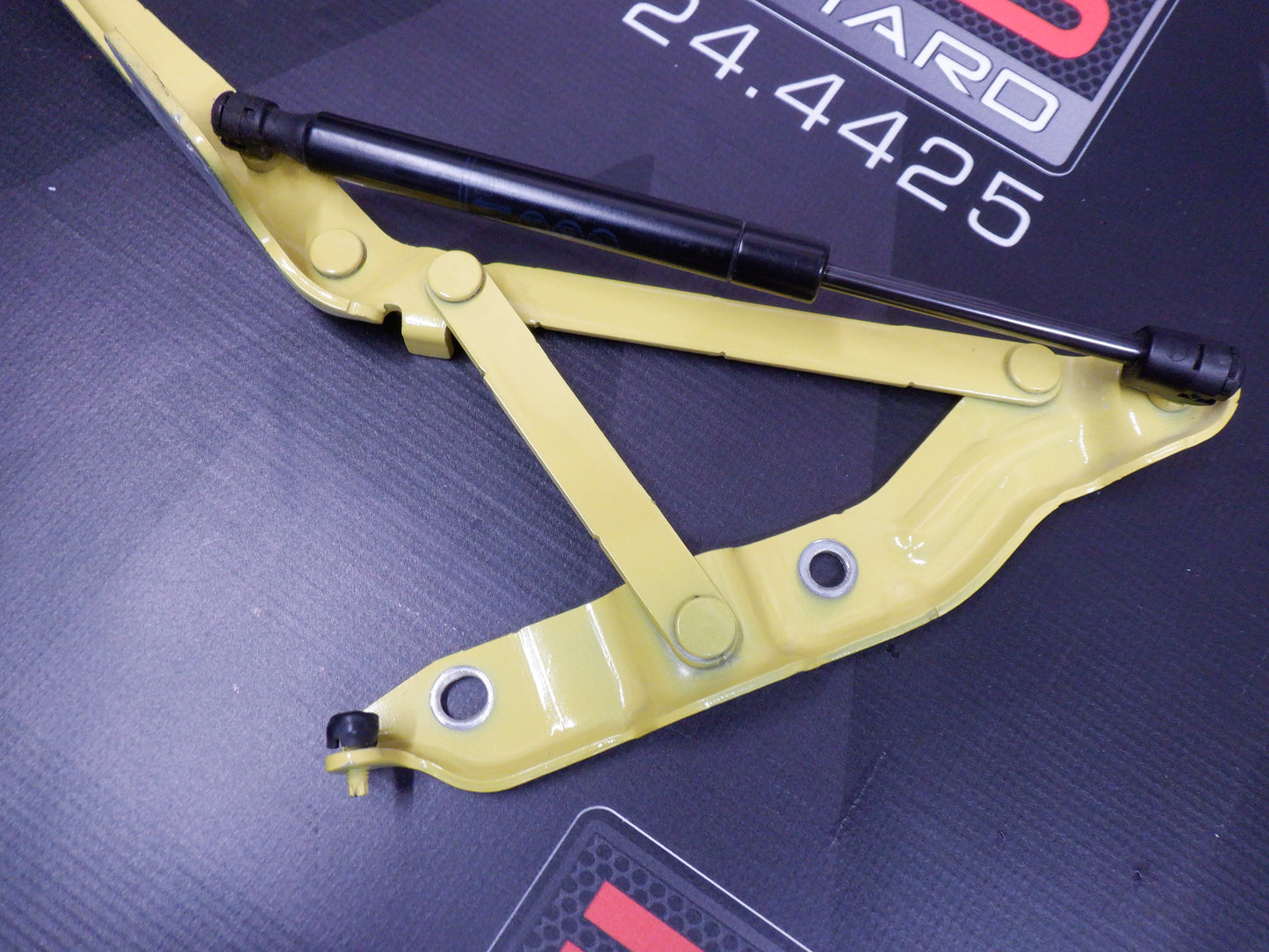 2014 Chevy Camaro Convertible Trunk Hinge LH OEM... - Day's Parts Yard