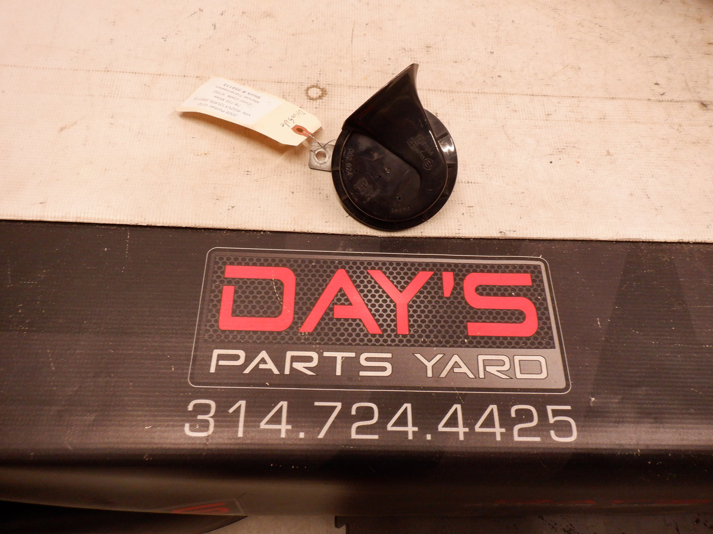 2004-05 Pontiac GTO LH Driver Front Horn OEM - Day's Parts Yard