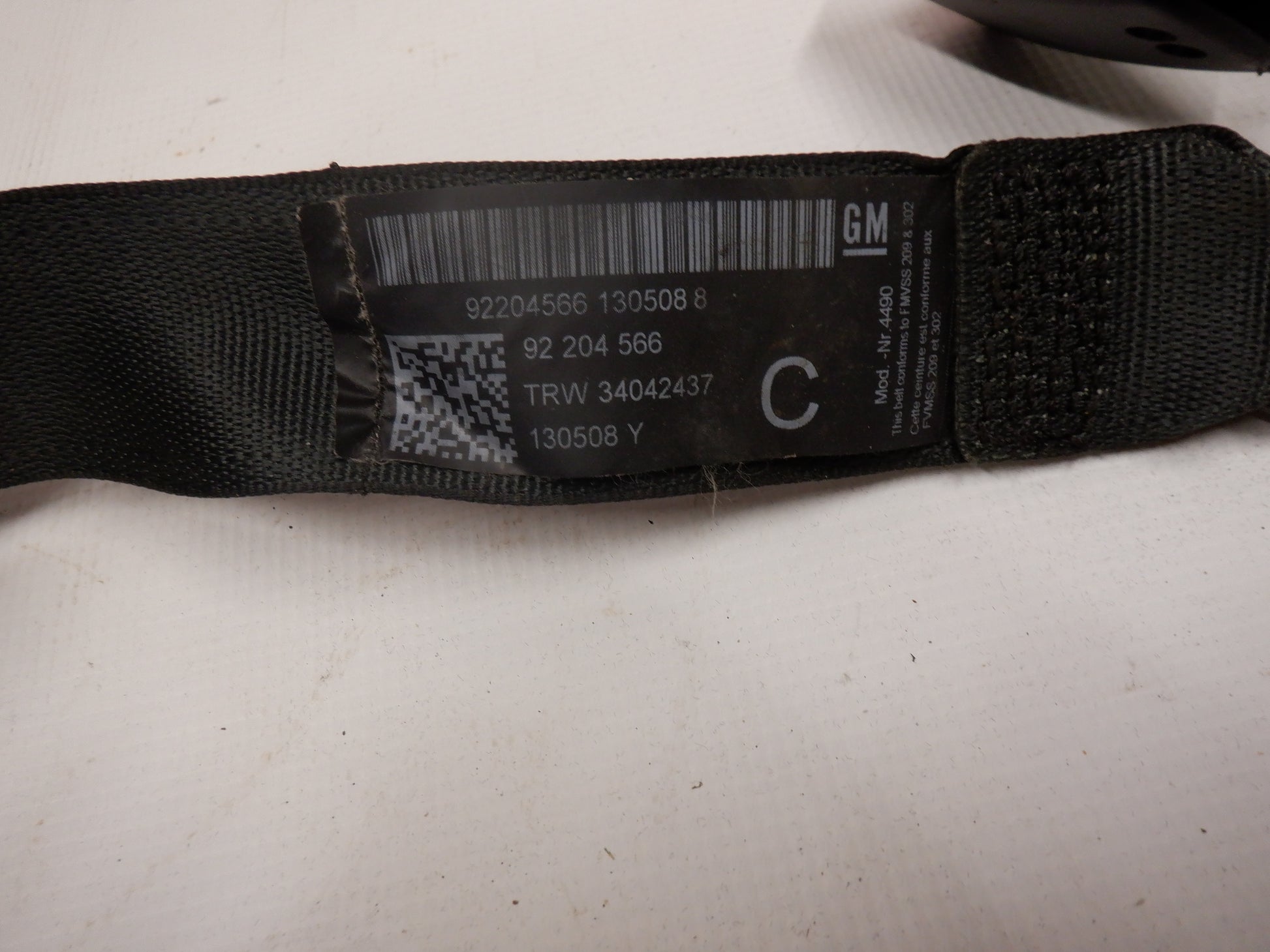 2009 Pontiac G8 Rear Seat Belt Buckle Retractor Rear Center 92204566 OEM - Day's Parts Yard