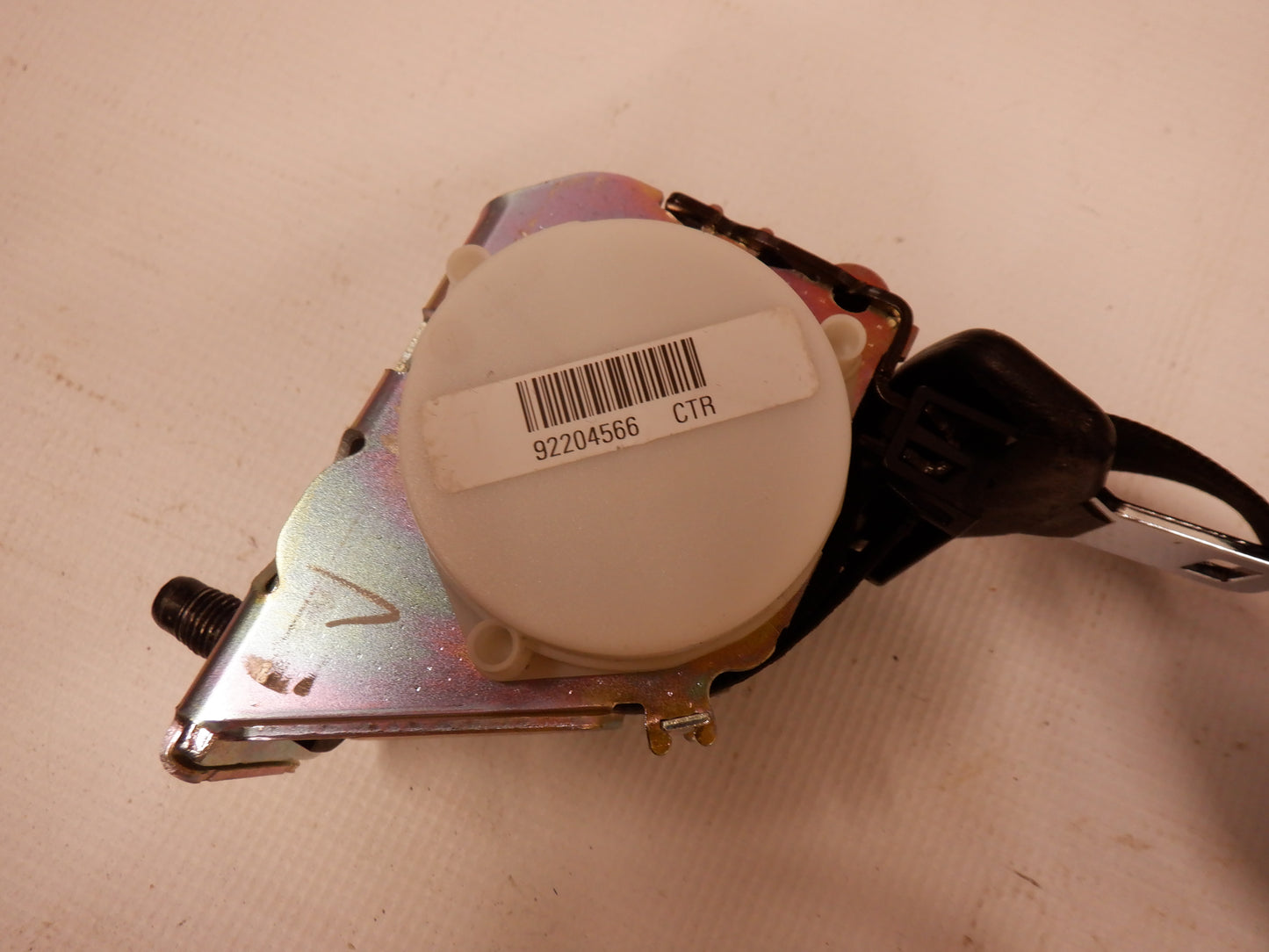 2009 Pontiac G8 Rear Seat Belt Buckle Retractor Rear Center 92204566 OEM - Day's Parts Yard