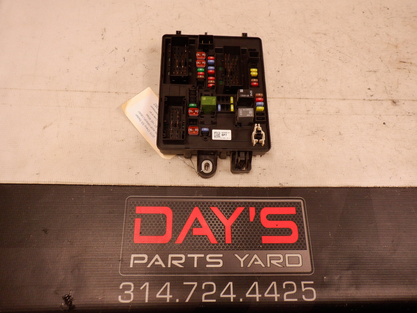 2015 Chevy SS Sedan Rear Fuse Box Relay Panel 92276935 OEM - Day's Parts Yard