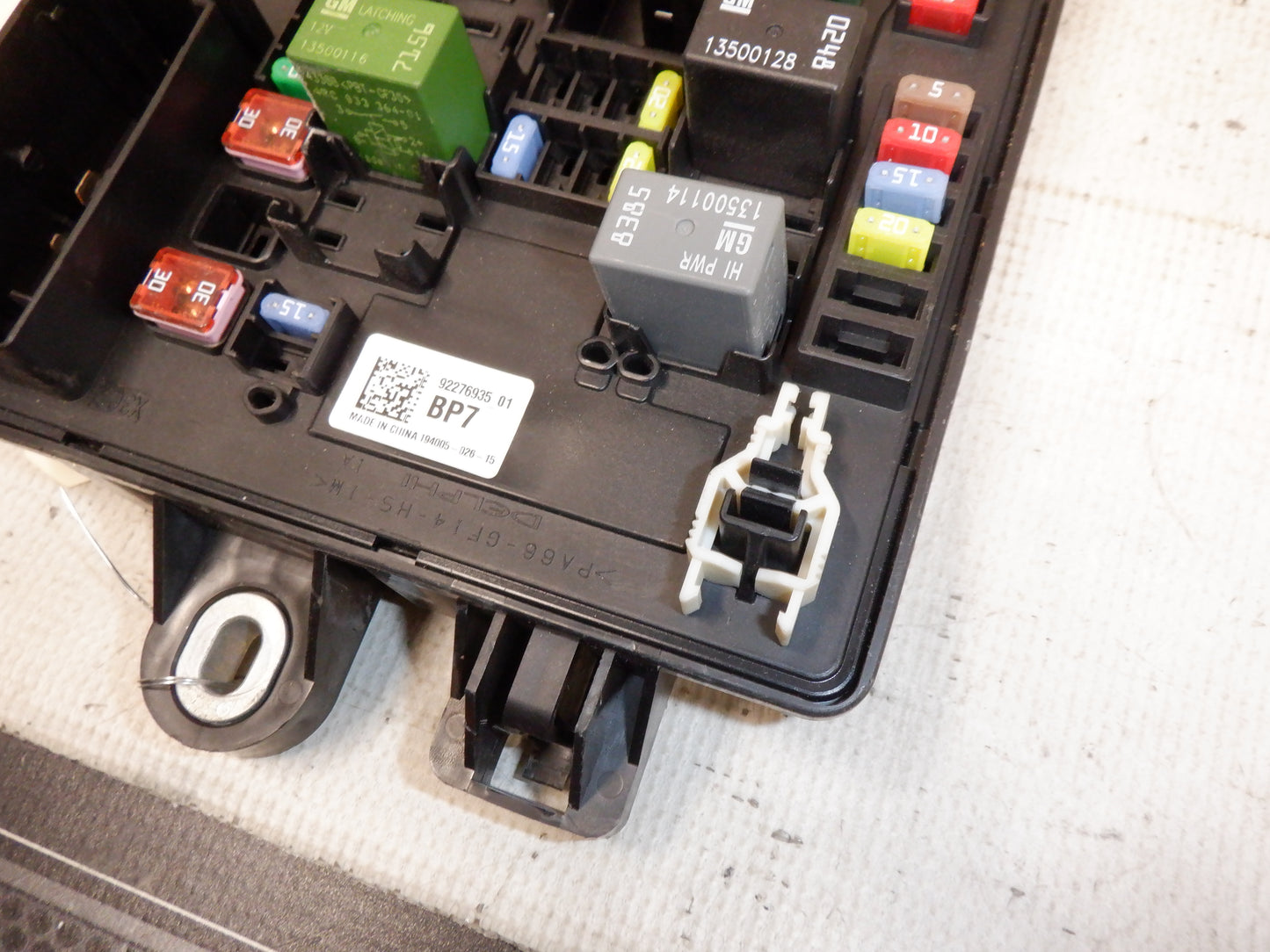 2015 Chevy SS Sedan Rear Fuse Box Relay Panel 92276935 OEM - Day's Parts Yard